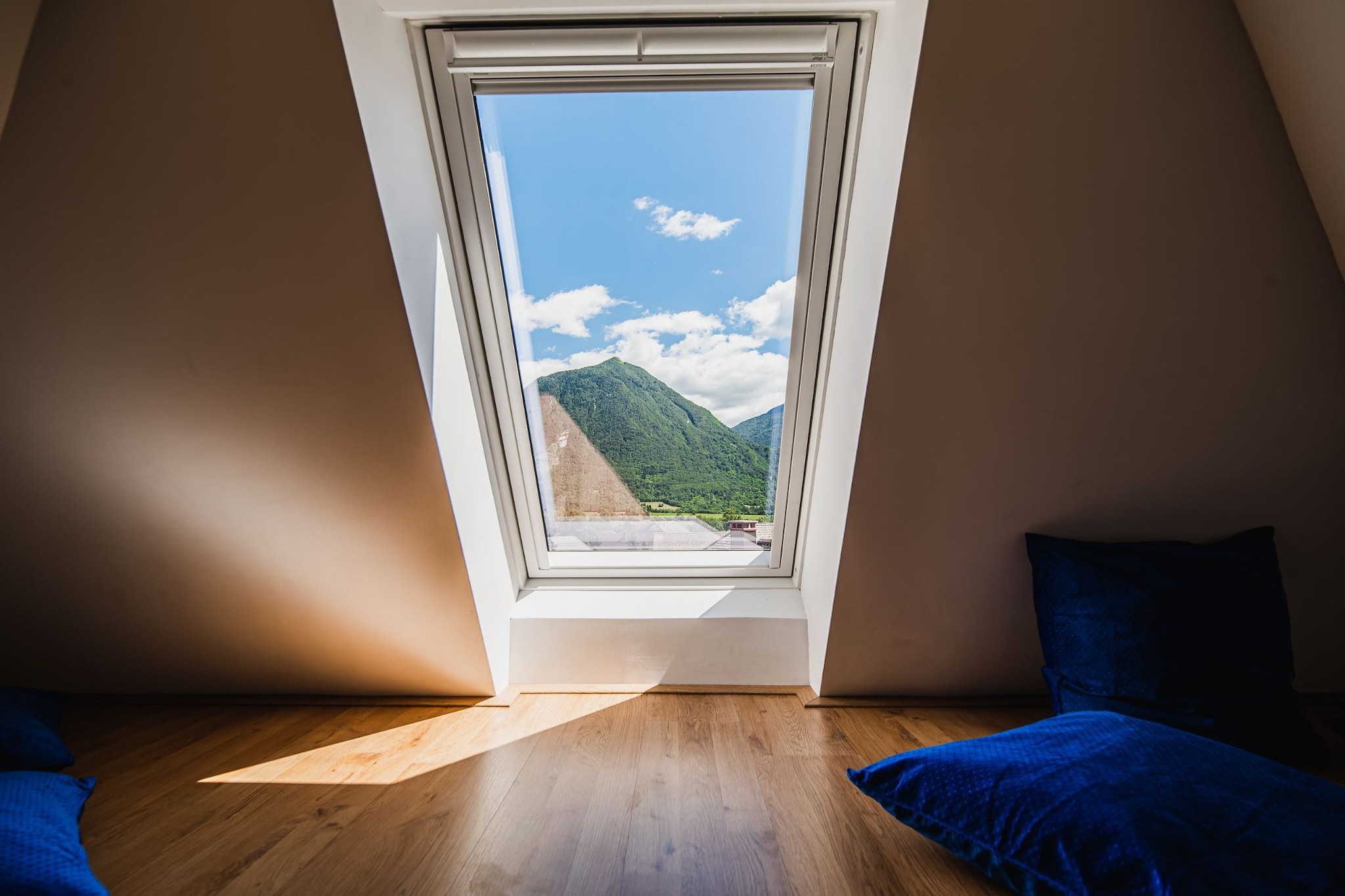 Mountain View Haven Apartments - One Bedroom Apartment  with Balcony