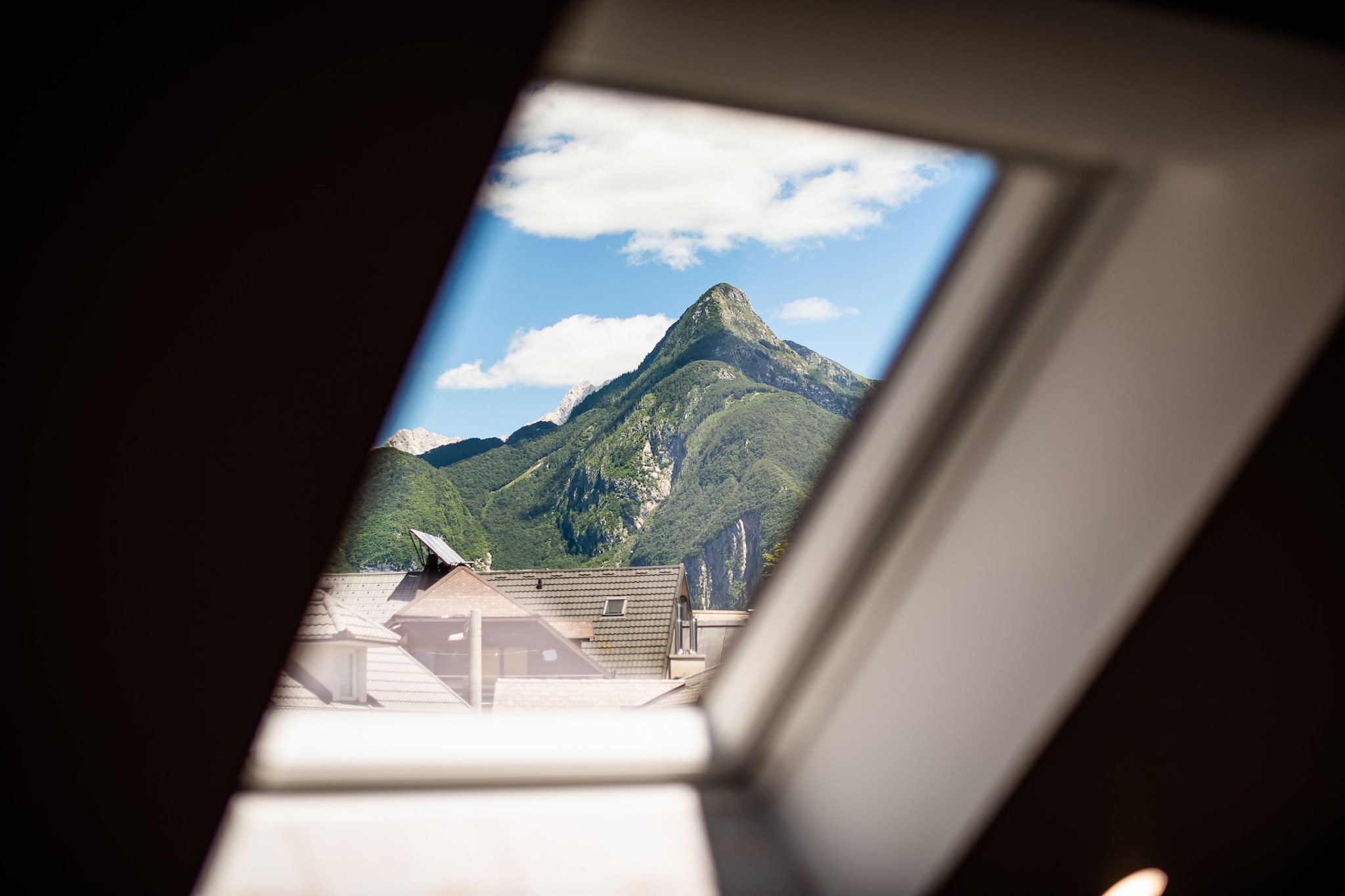 Mountain View Haven Apartments - One Bedroom Apartment  with Balcony-Vue