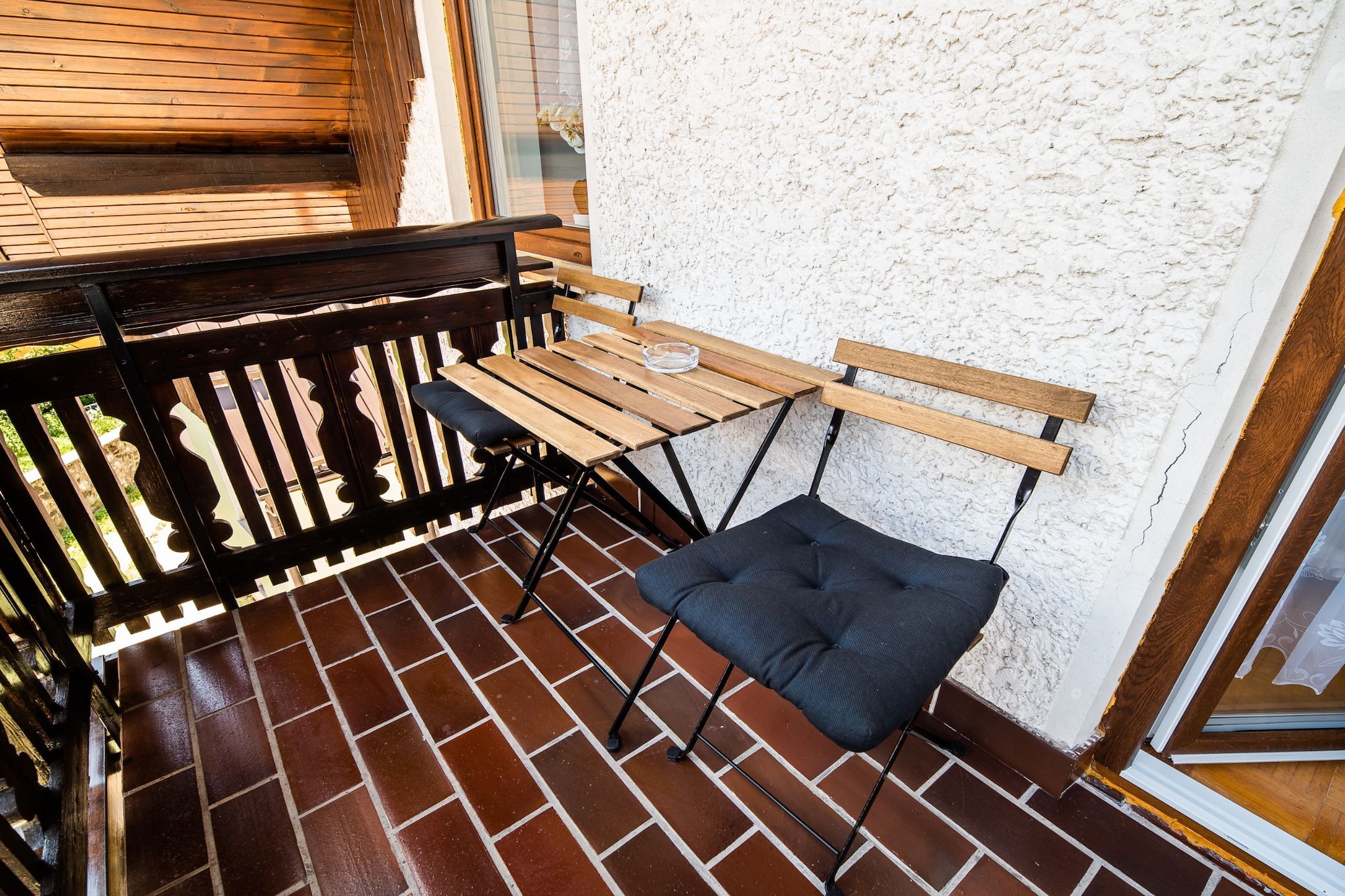Mountain View Haven Apartments - One Bedroom Apartment  with Balcony-Terrasse / balcon