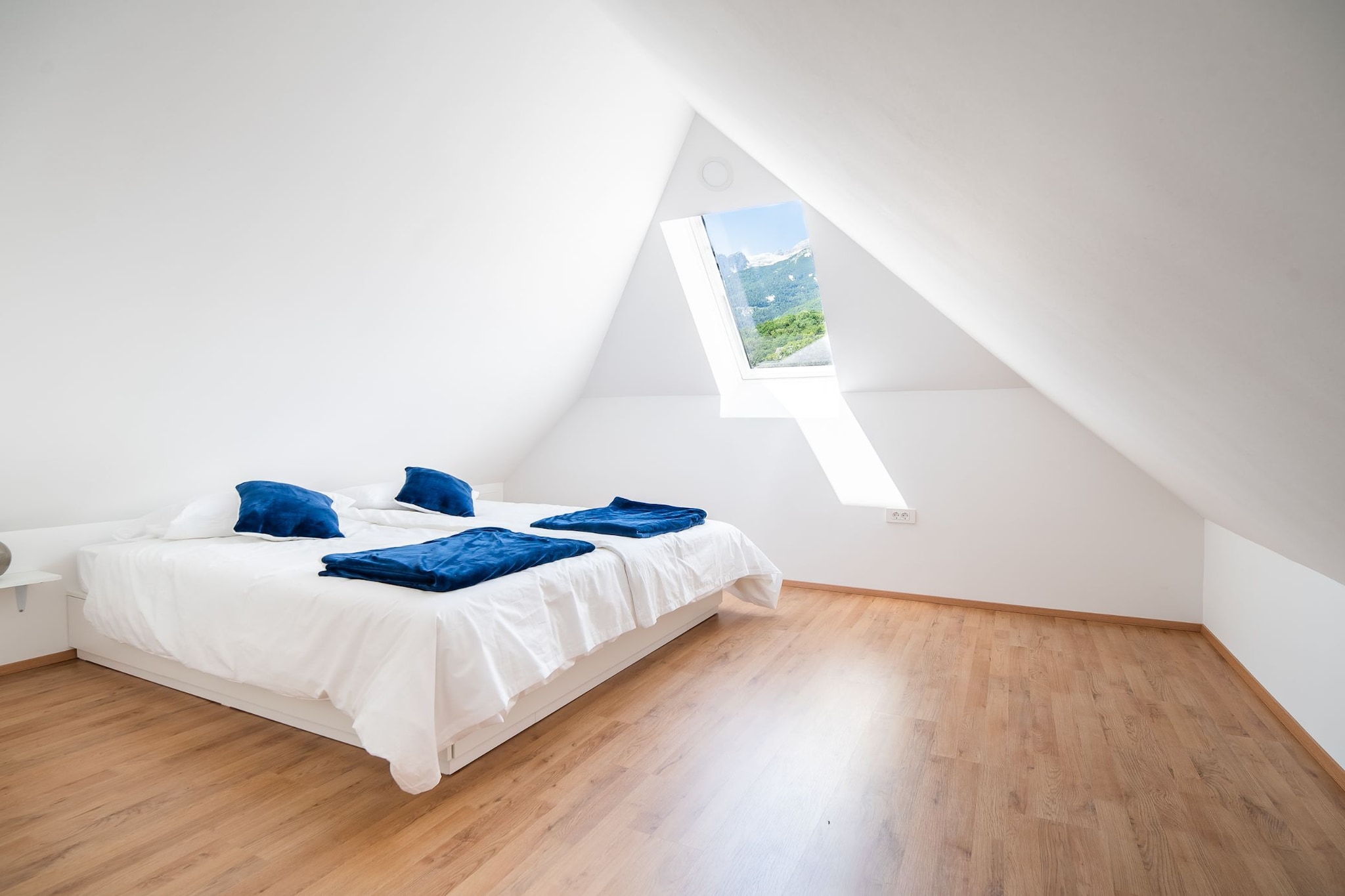 Mountain View Haven Apartments - One Bedroom Apartment-Chambre