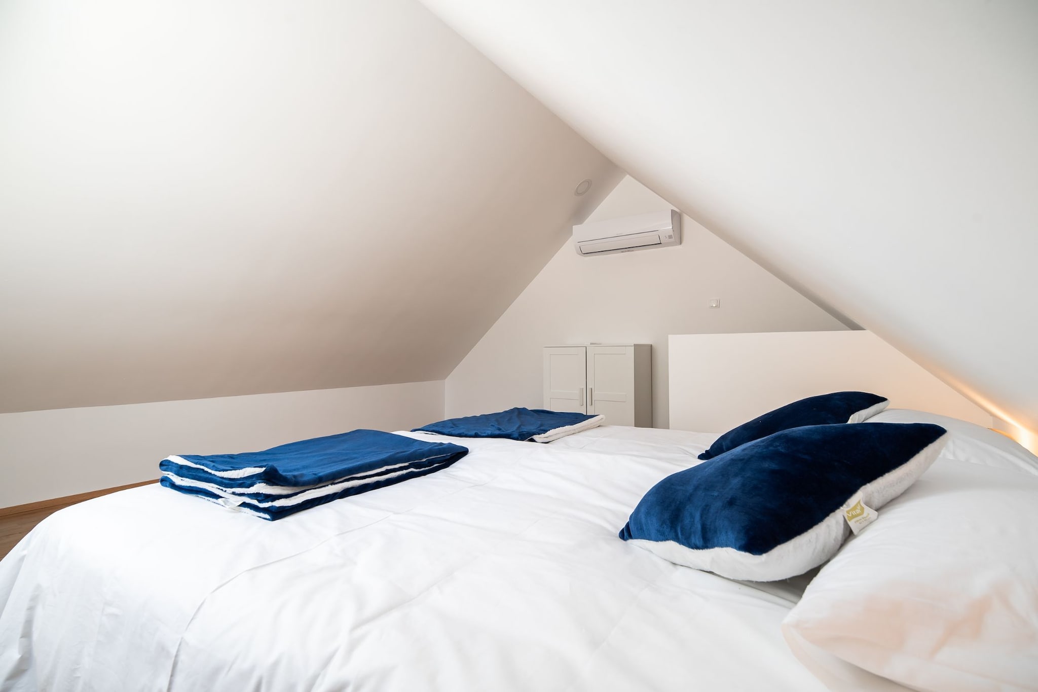 Mountain View Haven Apartments - One Bedroom Apartment-Chambre