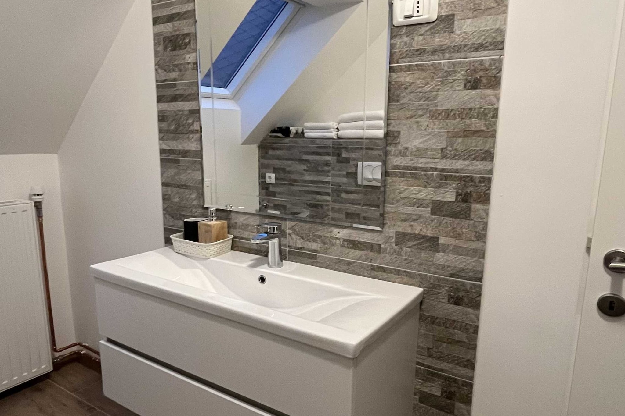 Mountain View Haven Apartments - One Bedroom Apartment-Salle de bain