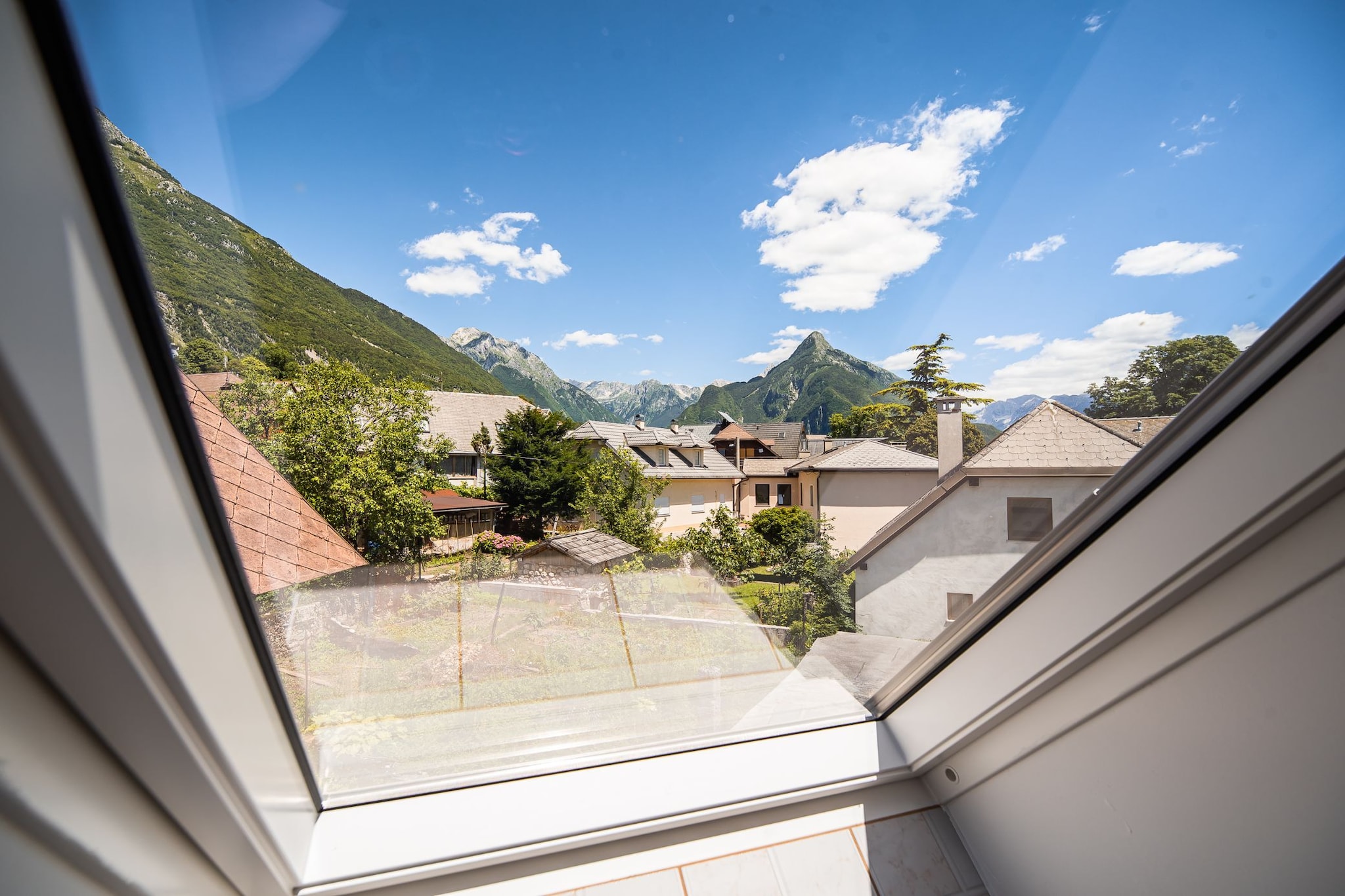 Mountain View Haven Apartments - One Bedroom Apartment-Vue