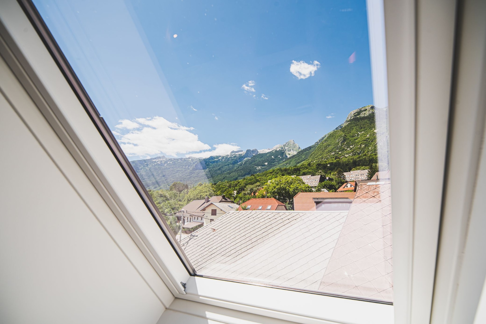 Mountain View Haven Apartments - One Bedroom Apartment-Vue