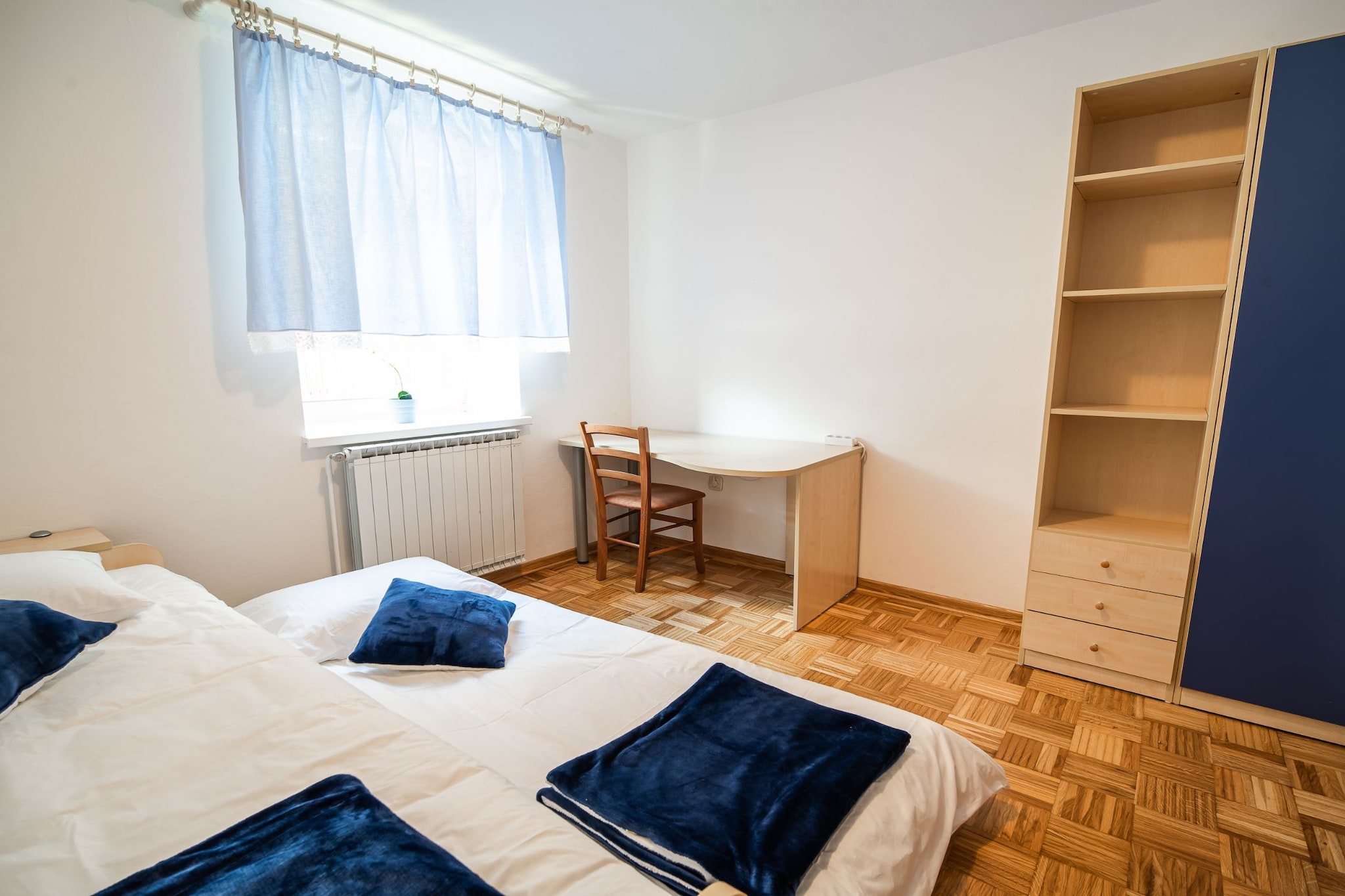 Mountain View Haven Apartments - Two Bedroom Apartment with Balcony-Chambre