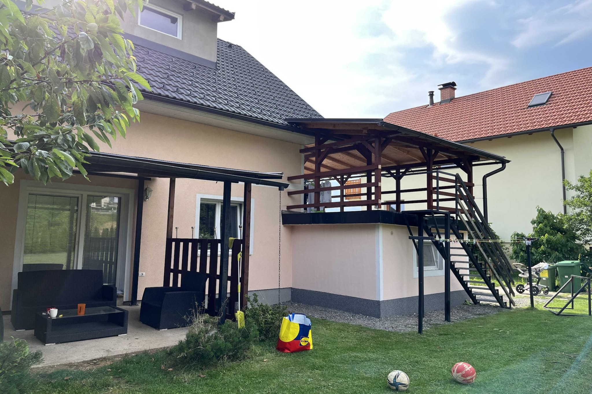 Meadow Tranquil Apartments with Evergreen Garden - One Bedroom Apartment-Buitenlucht