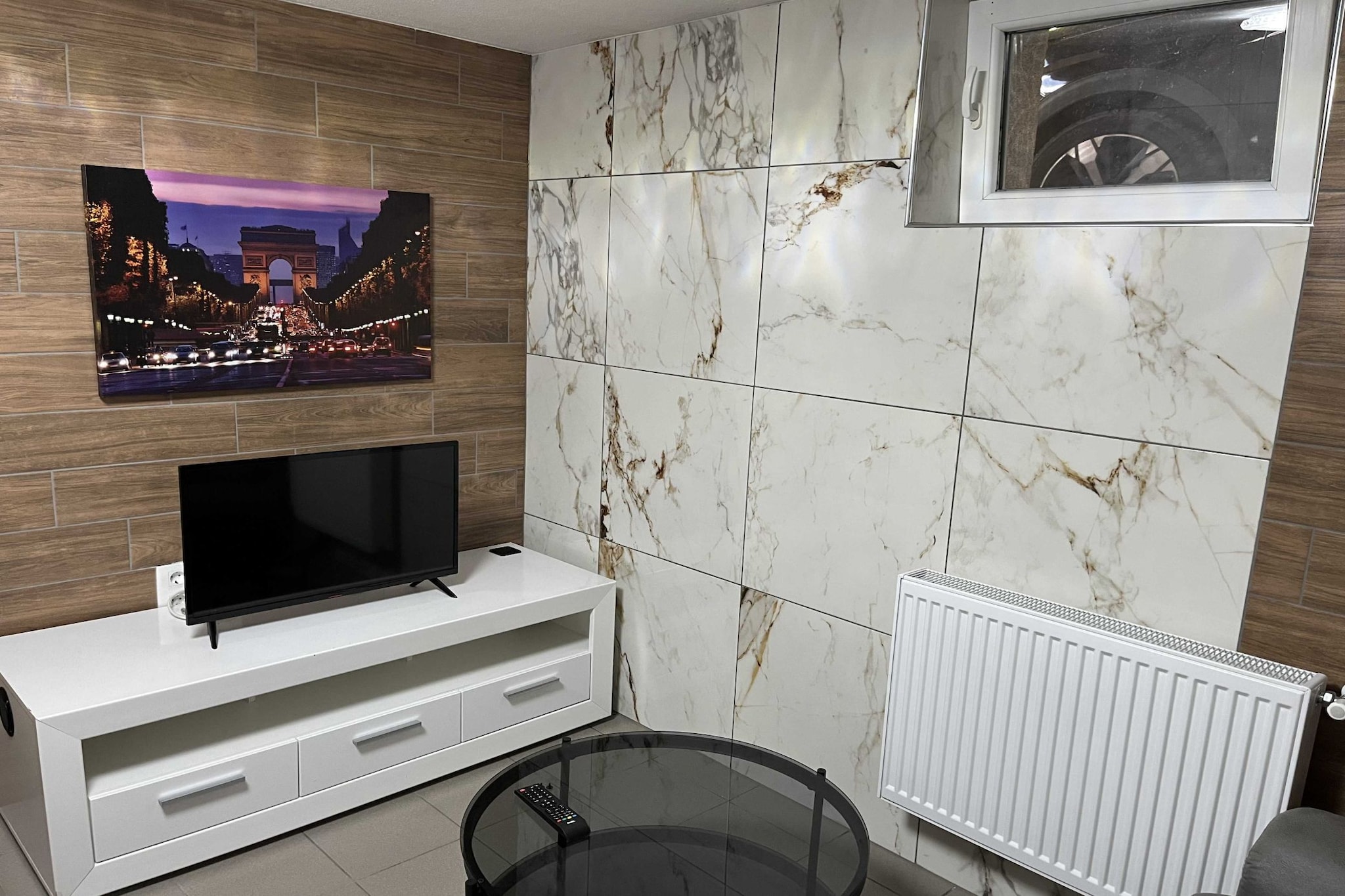 Meadow Tranquil Apartments with Evergreen Garden - One Bedroom Apartment-Slaapkamer