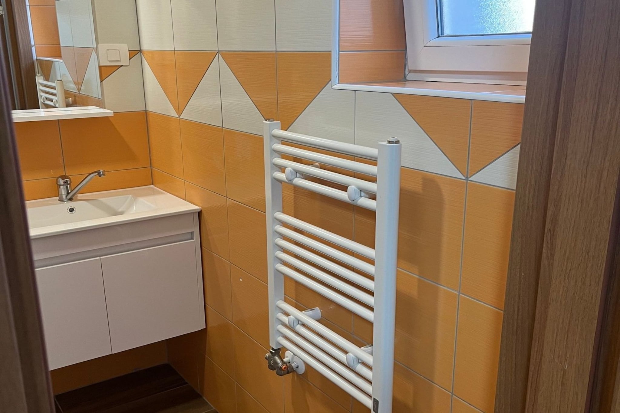Meadow Tranquil Apartments with Evergreen Garden - Two Bedroom Apartment-Badkamer