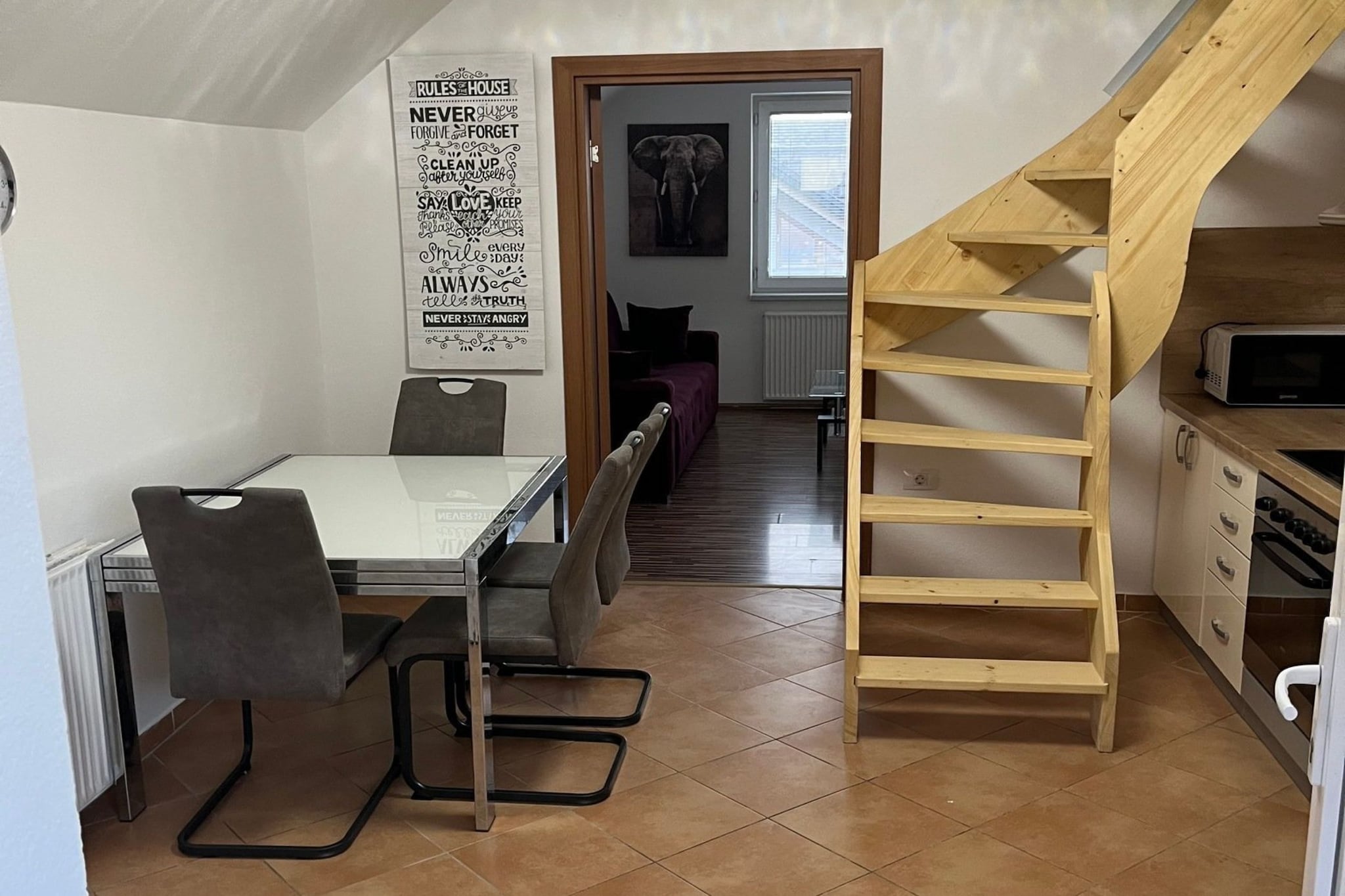 Meadow Tranquil Apartments with Evergreen Garden - Two Bedroom Apartment-Trap
