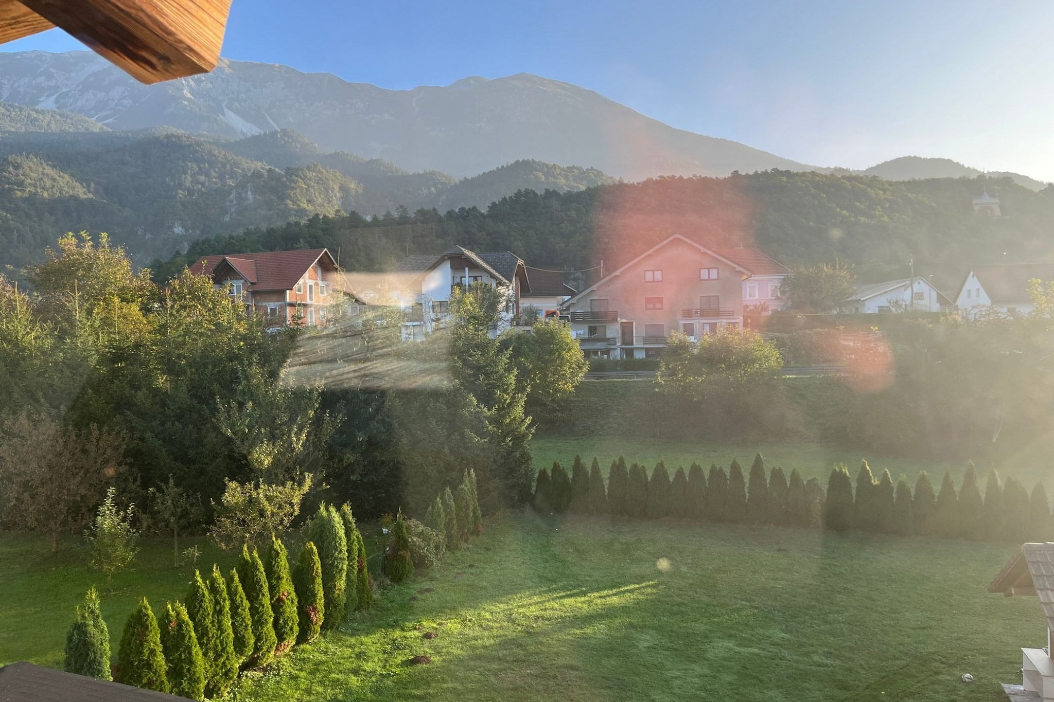Meadow Tranquil Apartments with Evergreen Garden - Two Bedroom Apartment-Uitzicht