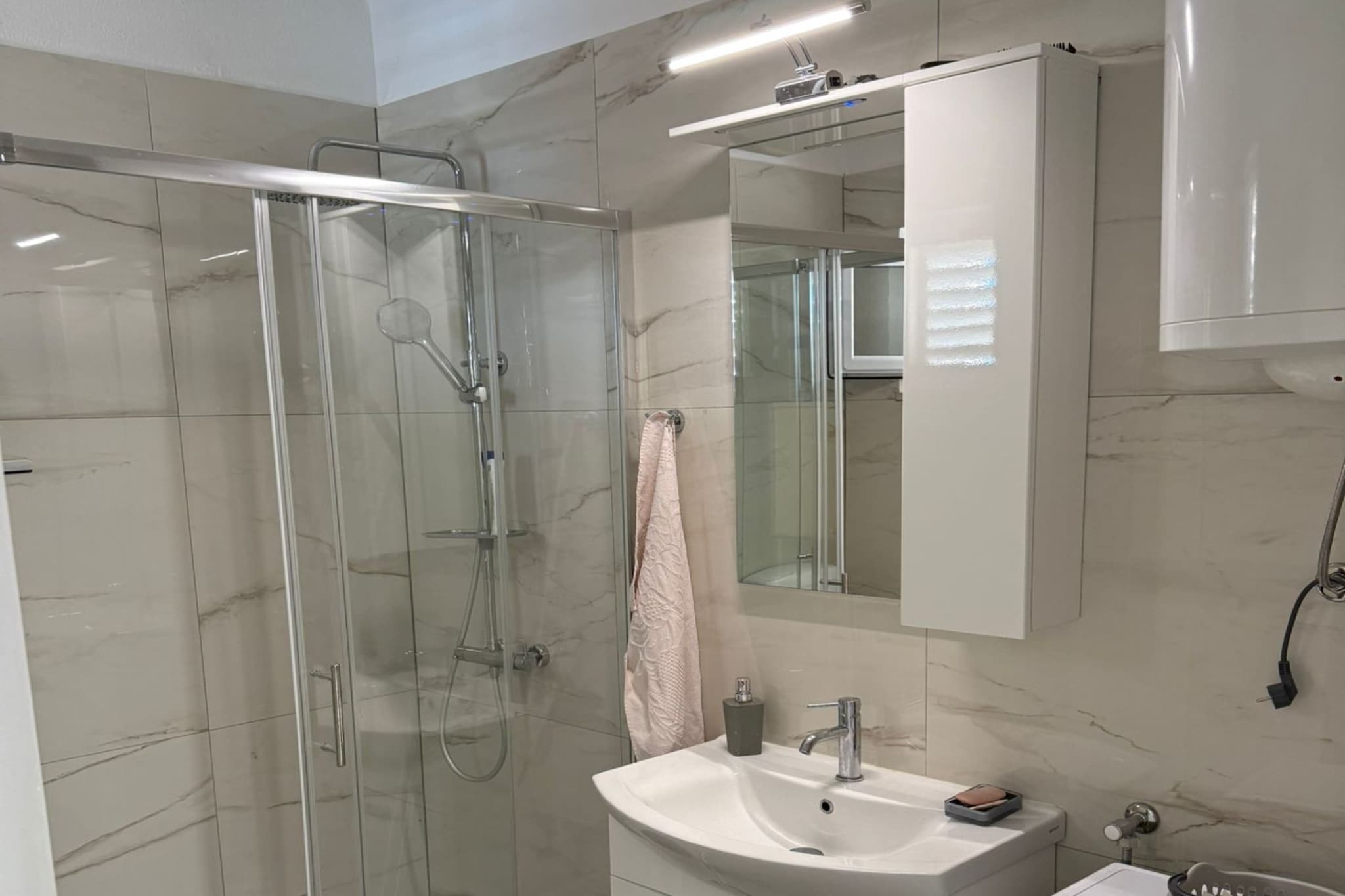 Apartmani Cihorich - Two Bedroom Apartment with Pool ( A6)-Badkamer