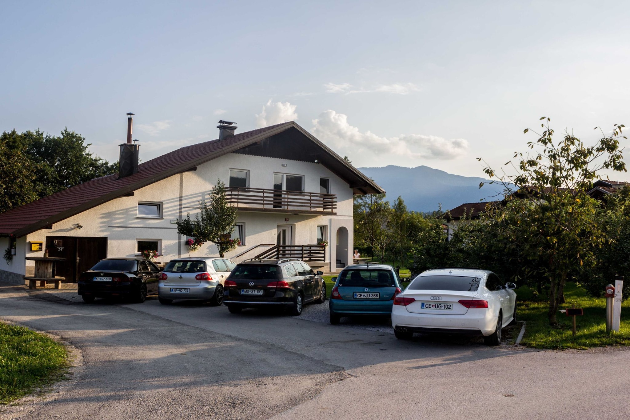 Cozy Holiday Home with Garden, BBQ, and Outdoor Dining Area in Rečica ob Savinji - Two Bedroom Apartment-Extérieur