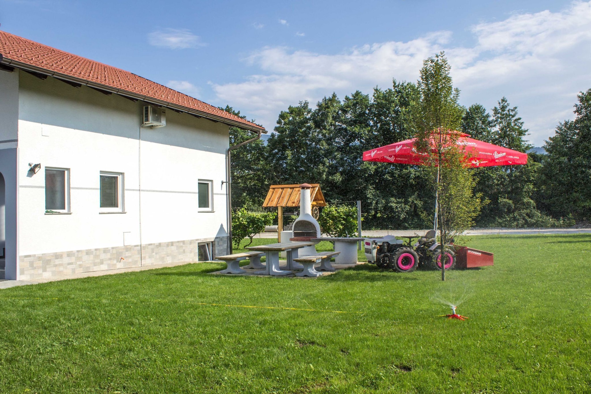 Cozy Holiday Home with Garden, BBQ, and Outdoor Dining Area in Rečica ob Savinji - Two Bedroom Apartment-Extérieur
