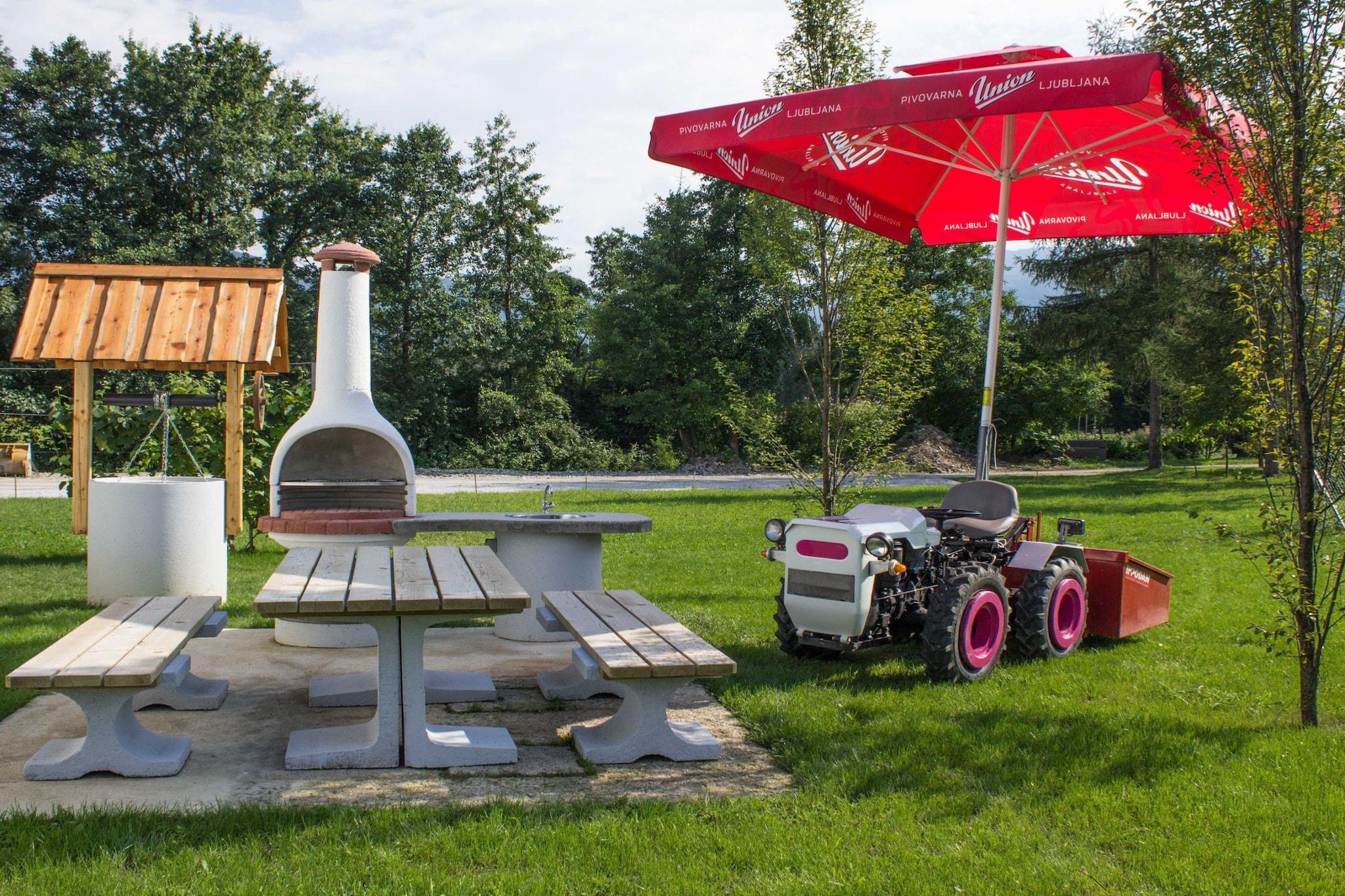 Cozy Holiday Home with Garden, BBQ, and Outdoor Dining Area in Rečica ob Savinji - Two Bedroom Apartment-Extérieur