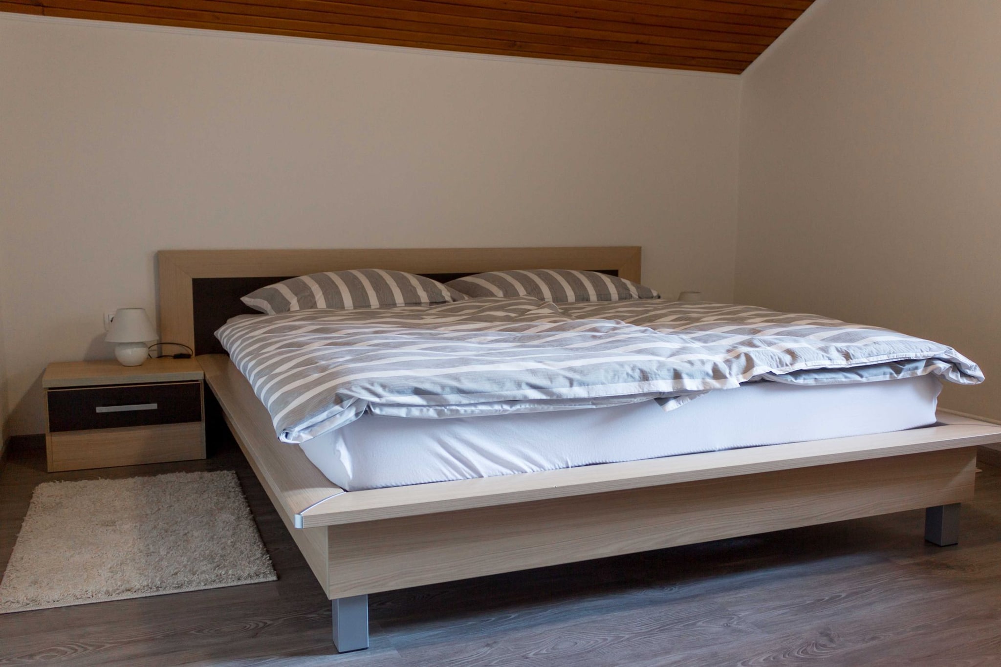 Cozy Holiday Home with Garden, BBQ, and Outdoor Dining Area in Rečica ob Savinji - Two Bedroom Apartment-Chambre