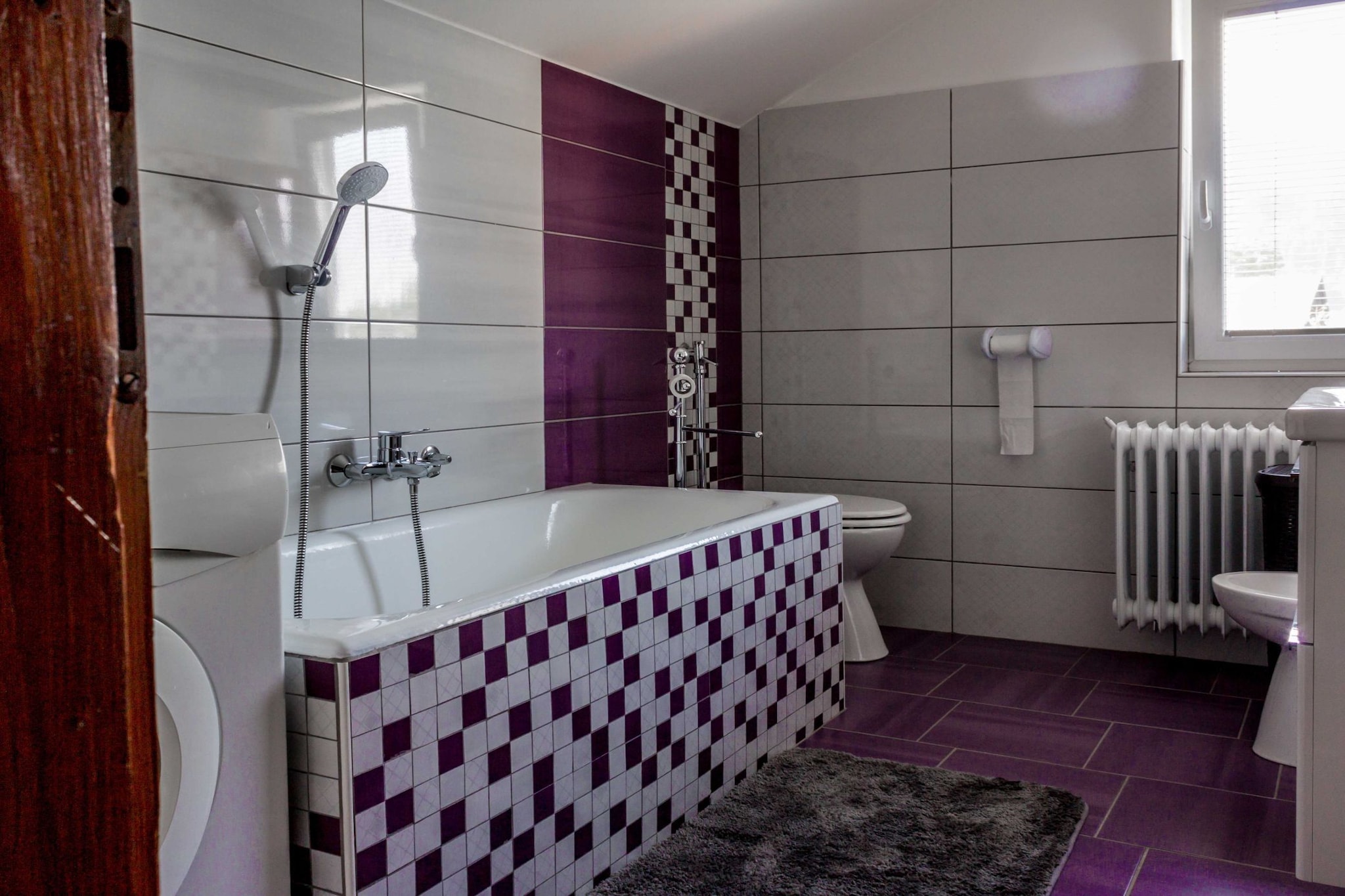 Cozy Holiday Home with Garden, BBQ, and Outdoor Dining Area in Rečica ob Savinji - Two Bedroom Apartment-Salle de bain