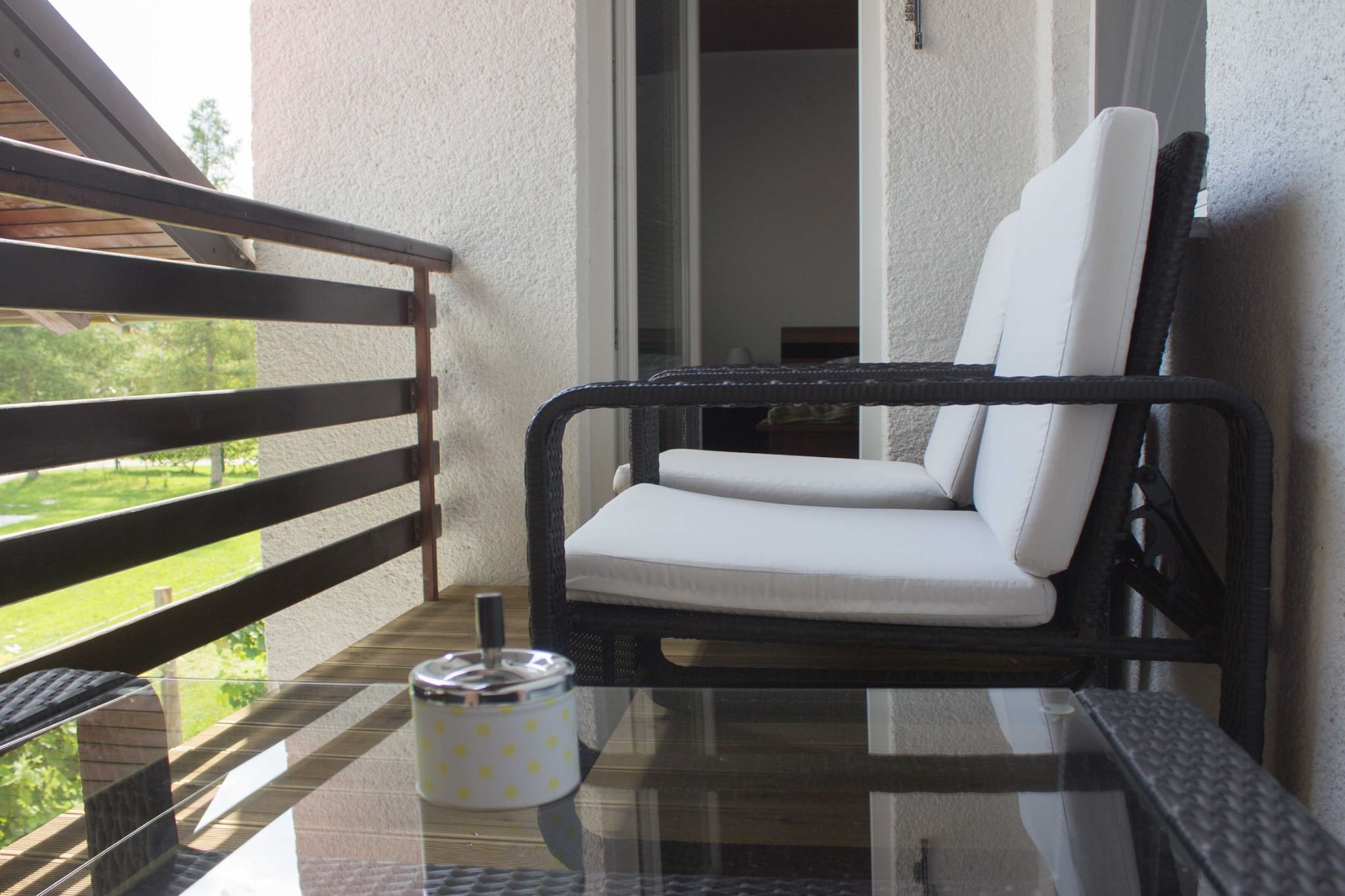 Cozy Holiday Home with Garden, BBQ, and Outdoor Dining Area in Rečica ob Savinji - Two Bedroom Apartment-Terrasse / balcon