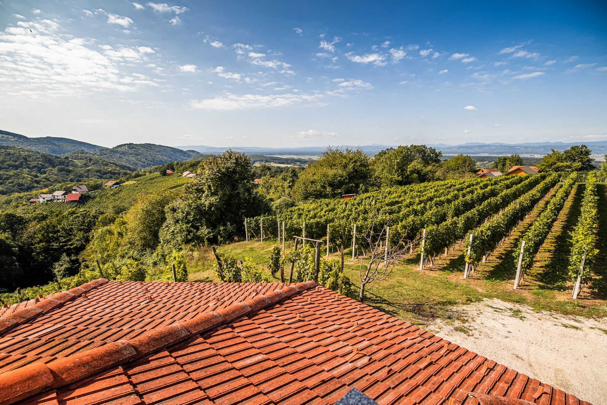 Serene Hollow Holiday Home with Mountain View - Two Bedroom Holiday Home with Mountain View-Uitzicht