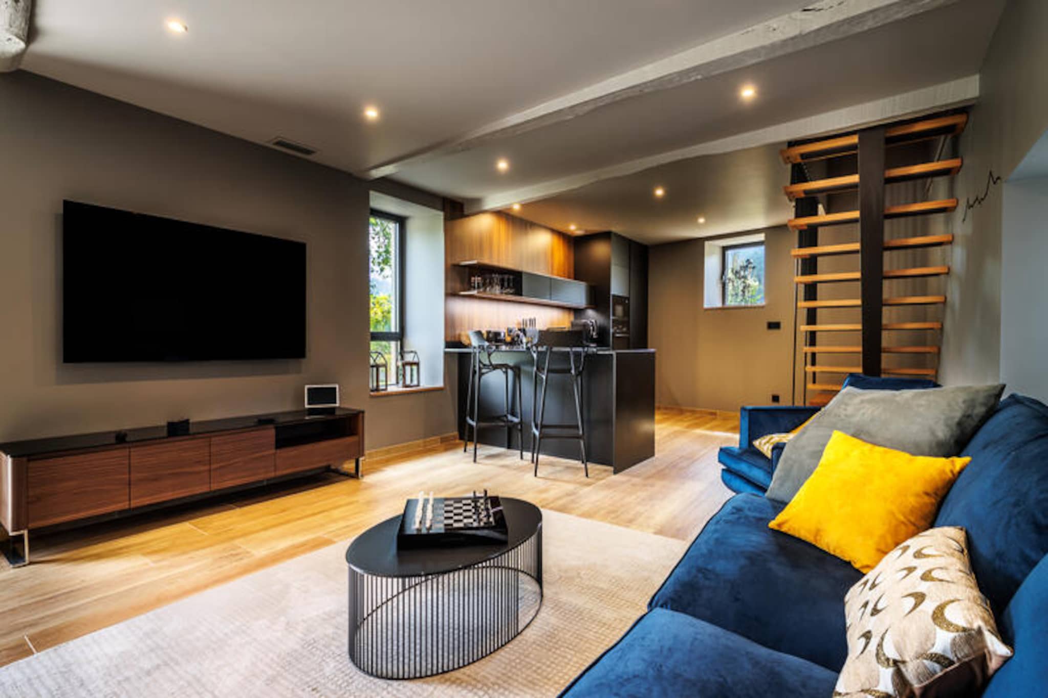 Located less than a kilometer from the Pyrenees Animal Park, the establishment offers you the opportunity to stay in two villas that can accommodate the whole family or your reunion with friends, all in the fresh air and in a green setting.



The location is ideal for a visit to the Parc Animalier des Pyrénées, which has over 120 different species. You will be seduced by the calm and the breathtaking view of the Pyrenean peaks.



You have the choice between two exceptional accommodations: La Grange, an old barn renovated with noble materials or Le Moulin, with modern decoration mixing wood and colorful details.

	Living room, dining room
	Fully equipped kitchen
	Bedroom with king size bed
	Bedroom with king size bed + mezzanine with double bed (the high bed is not suitable for children under 6 years old)
	Shower room
	separate WC
	Terrace with garden furniture
	Petanque court


Wifi access - free
Deposit (additional) - 500
Bed linen - included
Bathroom linen - included
End of stay cleaning - extra €150/accommodation for 6 people - €200/accommodation for 10 people (compulsory)
Parking - free
Tourist tax (additional charge) - to be paid on site according to the current rate
End of stay cleaning - €150/accommodation (obligatory)
Deposit (in euros) - 500
