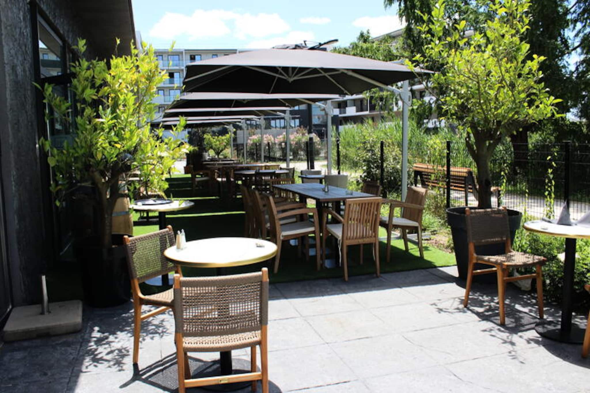 The Appart’Hôtel Mer &amp; Golf City Bordeaux Bruges*** is located between a small lake and Lake Bordeaux, in a quiet and residential area, 800 m from tram line C which allows, in a few minutes, to reach the historic center of Bordeaux, the park exhibitions, the new Matmut Atlantique stadium, the Congress Center, the Casino Barrière, the LGV station and the town of Blanquefort. The Bordeaux-Bruges aparthotel also benefits from easy access to the Ring Road, the A10 motorway via the Pont d'Aquitaine, but also to the nearby Médoc vineyard (Margaux 30 minutes away).



Your establishment consists of 159 accommodations distributed in 2 buildings of 4 and 5 floors with elevator. All apartments are spacious, bright, air-conditioned and have a large bay window opening onto a large furnished terrace.&nbsp;&nbsp;



The residence benefits from the immediate proximity of numerous shops and services, including a snack bar (takeaway), the Hegoa restaurant directly within the aparthotel, but also a food shop.

For your relaxation, the 4000m² Calicéo fitness center on site offers heated pools, saunas and sanarium, Royal hammams, right?



In a quiet environment on the edge of a body of water, a few minutes from the city center, the exhibition center and the stadium, Bruges will be the ideal place for your stay in Bordeaux, whether professional or leisure.



Please note:

The number of occupants cannot exceed the maximum capacity authorized in the accommodation.

A baby counts as a person in its own right for insurance purposes.

Even with a baby bed, it cannot exceed the maximum capacity authorized in the accommodation.

For example, 2 adults and 1 baby will not be able to stay in a studio 2, but in a studio 4 or a 2-room apartment.

5 adults or 2 adults and 3 children + 1 baby must stay in accommodation for 6 people, etc. 

No extra beds allowed.

Minimum 1 adult per accommodation.
Comfort Studio 3/4 People. Terrace.

Living room with double bed or 2 single beds and convertible sofa for 2 people.

Equipped kitchenette.

Bathroom or shower and WC.



Please note: some accommodation is accessible to PRMs.



&nbsp;
Wifi access - included
Pets allowed - 7€/night and 45€/week - on presentation of a valid anti-rabies certificate, kept on a leash in common areas and not allowed in the restaurant
Deposit (additional) - 200
Baby Kit - 5&euro; per night or 16&euro; per stay from 4 nights - the kit is installed in the apartment (1 folding bed + 1 fitted sheet + 1 high chair)
Bed linen - included (2 sheets + 2 pillowcases)
Towels - included (1 bath mat per bathroom/shower + 2 bath sheets + 2 hand towels)
End of stay cleaning - excluding kitchen area and dishes - supplement for cleaning kitchen area and dishes: 40&euro; at 80&euro; (depending on accommodation)
Covered parking - Private covered garage with 25 spaces: €10/night and €50/week (reservable in advance, subject to availability upon arrival and accessible only during reception opening hours)
Breakfast - 14&euro; per adult and 7&euro; per child
Heated swimming pool - outdoor (heated from April to October)
Tourist tax (additional charge) - to be paid on site according to the current rate
