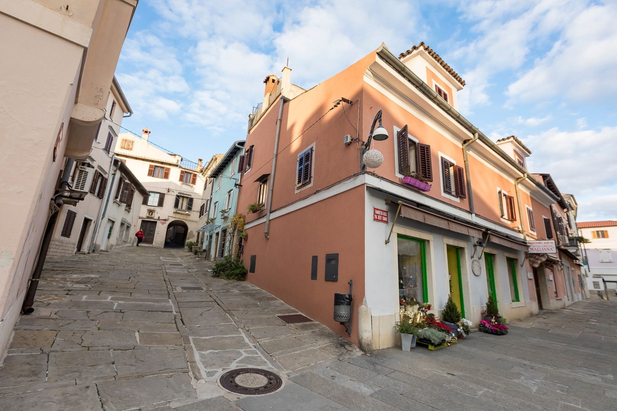 Downtown Koper Spacious Apartment with Balcony - Two Bedroom Apartment with Balcony-Buitenlucht