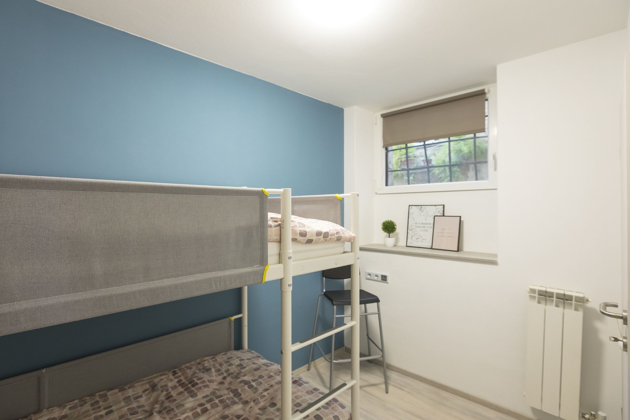 Downtown Koper Spacious Apartment with Balcony - Two Bedroom Apartment with Balcony-Slaapkamer