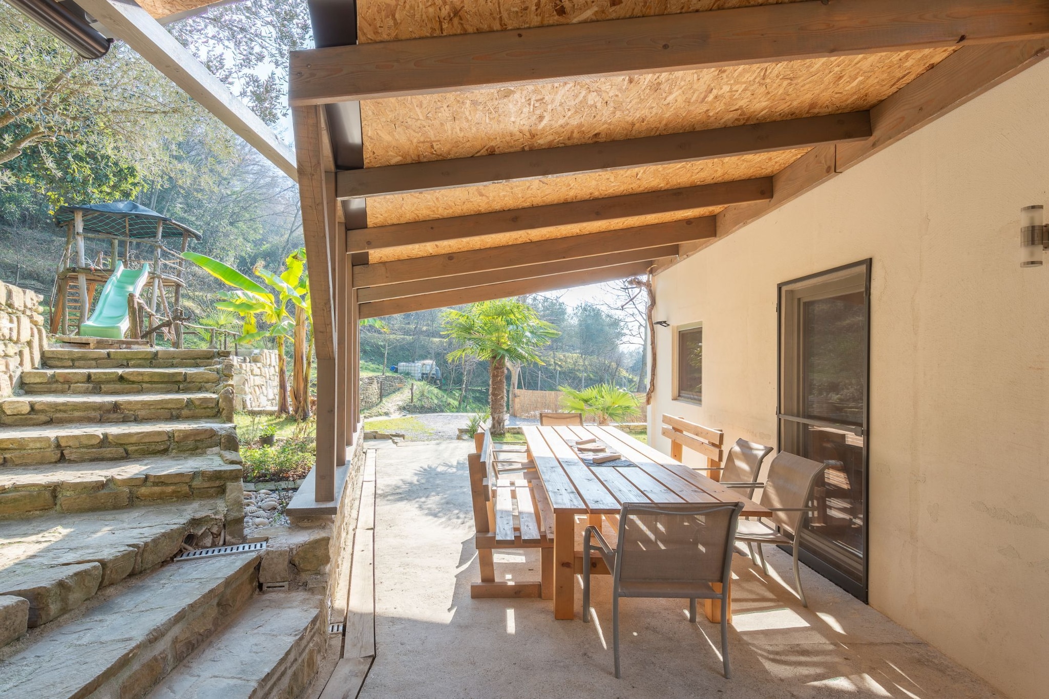 Family-Friendly Serene Retreat Holiday Home - Four Bedroom Holiday Home  with Terrace-Buitenlucht