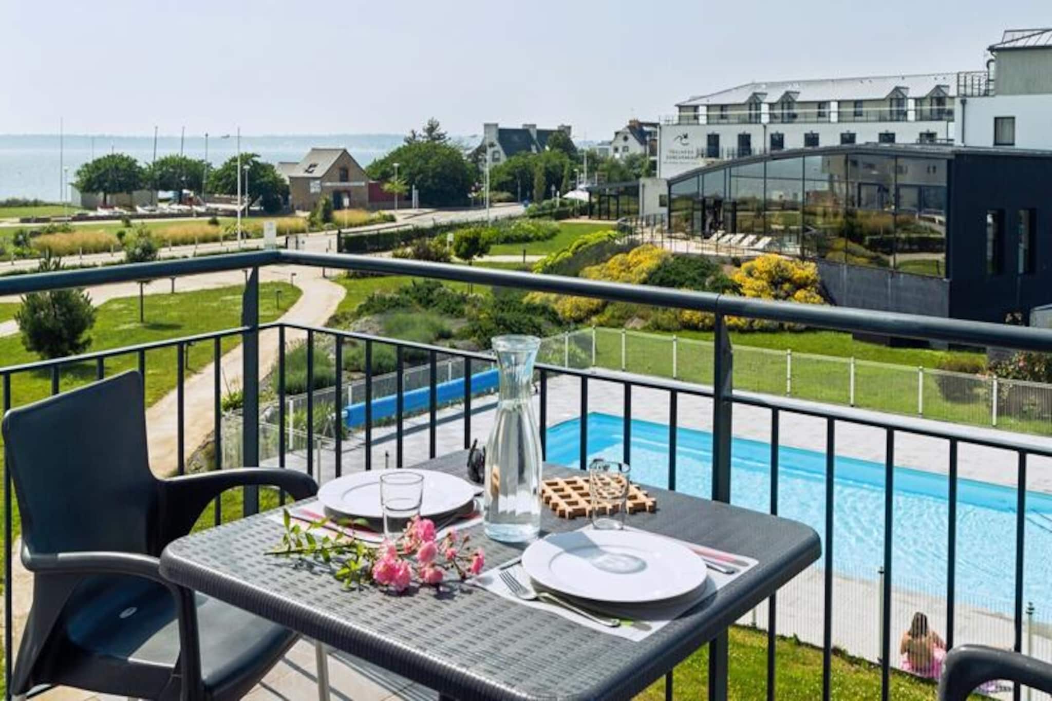Facing Sables Blancs beach, the Résidence Thalasso Concarneau**** welcomes you in the heart of one of the most beautiful bays in Brittany for a peaceful and peaceful stay by the sea. Its proximity to the beach and its magnificent view of the ocean will seduce you!



During your stay, you will have the feeling of being in the heart of a cocoon of softness where everything has been designed for your well-being. You can enjoy access to the Thalasso (from 14 years old) and can use the Residence's heated outdoor swimming pool as you wish.



The Residence offers modern, independent apartments with terrace or balcony, most of which have a superb view of the sea. All apartments offer refined decoration and quality furniture.
2 Rooms 2/4 People. Sea view terrace.



Living room with sofa.

Equipped kitchen.

Bedroom with double bed and bunk beds.

Separate bathroom and toilet.



Please note: up to 4 people (including 2 children) + possibility of adding a baby bed.
Wifi access - free in apartments and in common areas
Pets allowed - 14&euro; / night / animal
Deposit (additional) - 400
Bed linen - included
Bathroom linen - included
Baby cot - free
End of stay cleaning - optional, at a rate of 60&euro; (includes kitchen area, dishes and trash cans).
Parking - closed exterior and free
Breakfast - buffet: 17&euro; / person - in room: 20&euro; - child: 8&euro;
Swimming pool - outdoor heated in season (open from June 15 to September 15), reserved for residents
Tourist tax (additional charge) - &euro;  pay on site, according to the rates in force
Television - included in the apartments
