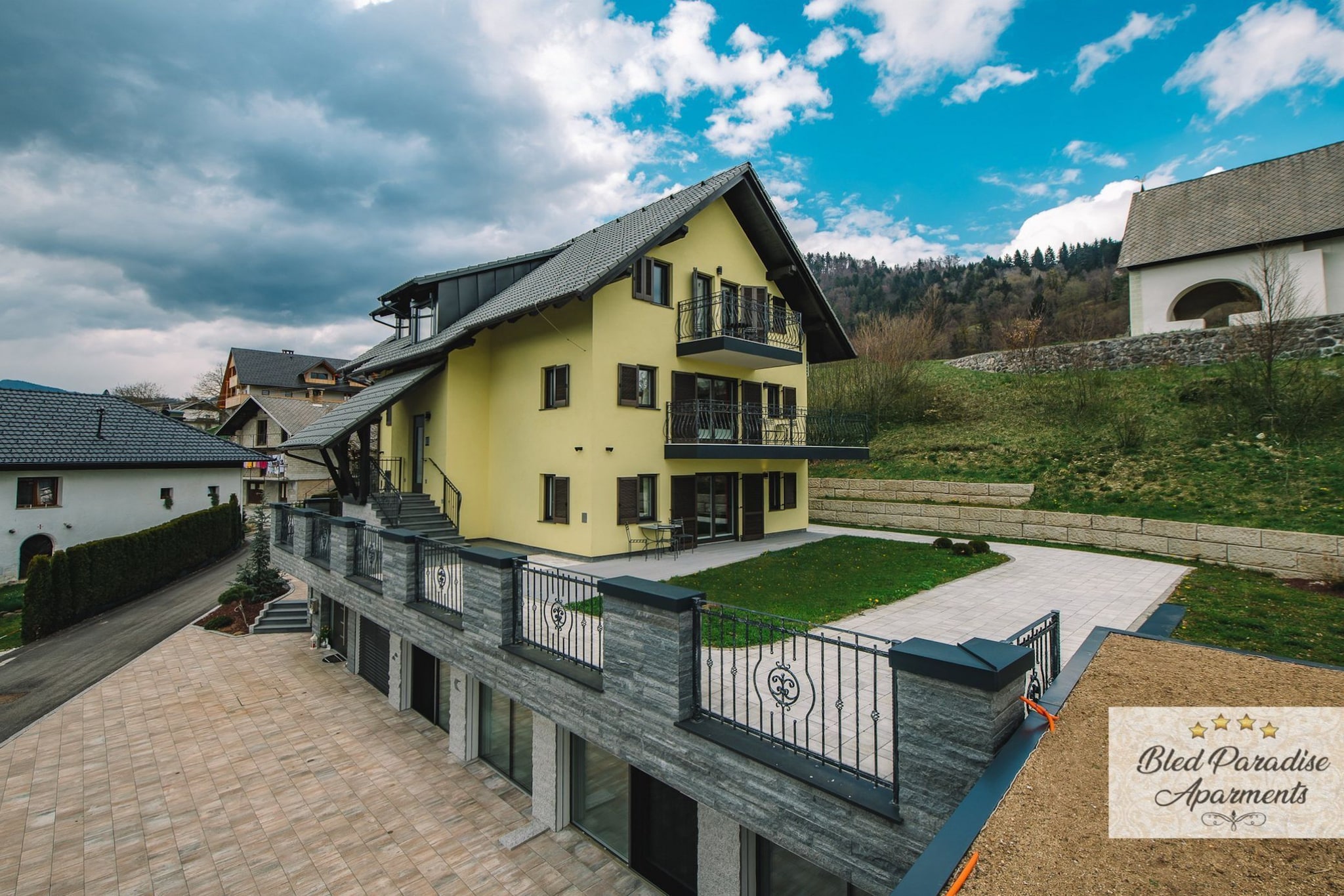 Bled Prestigious and Stylish Apartments - Classic One Bedroom Apartment with Balcony (owner 4)