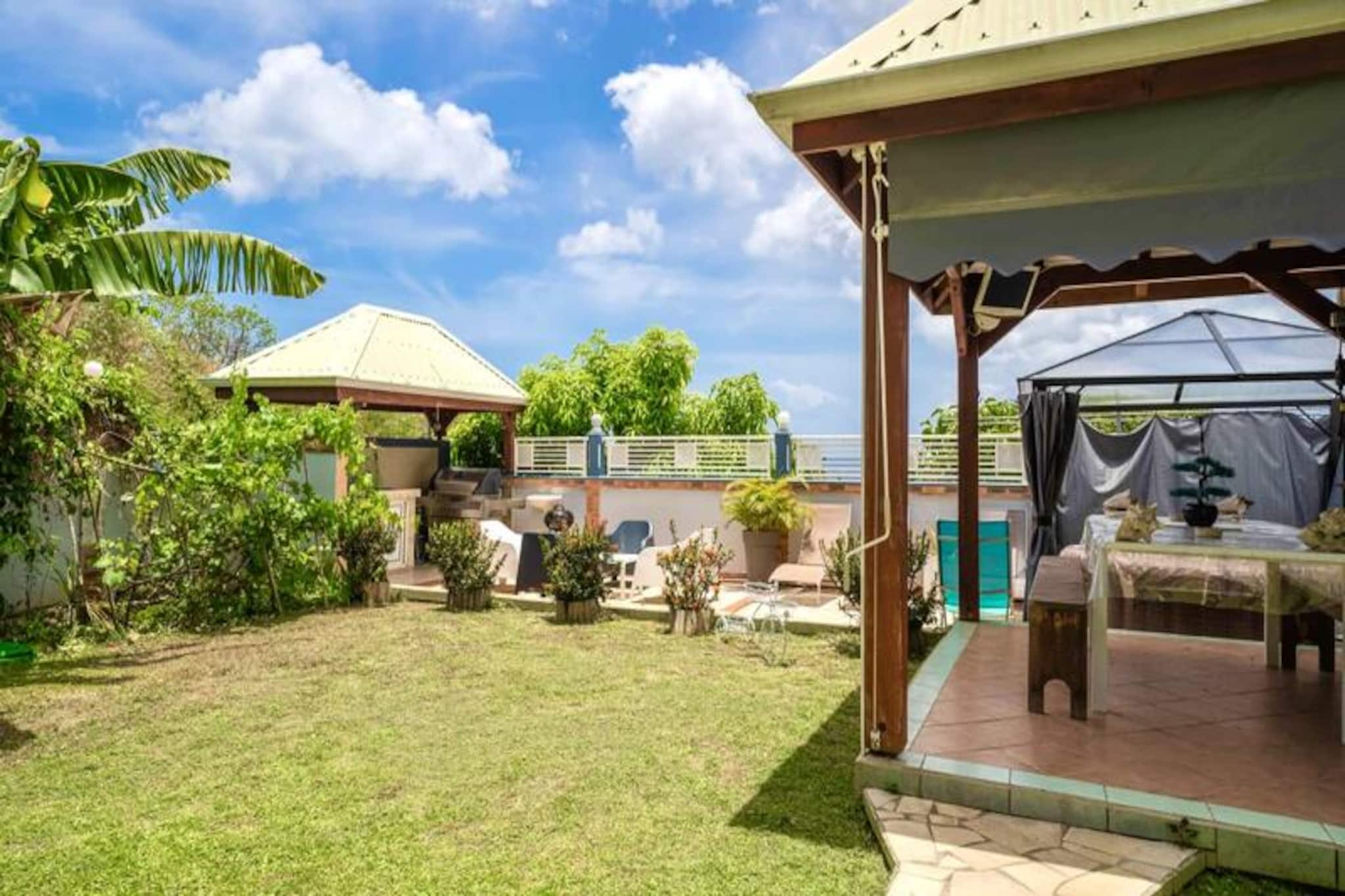 Houses & Villas for 14 People