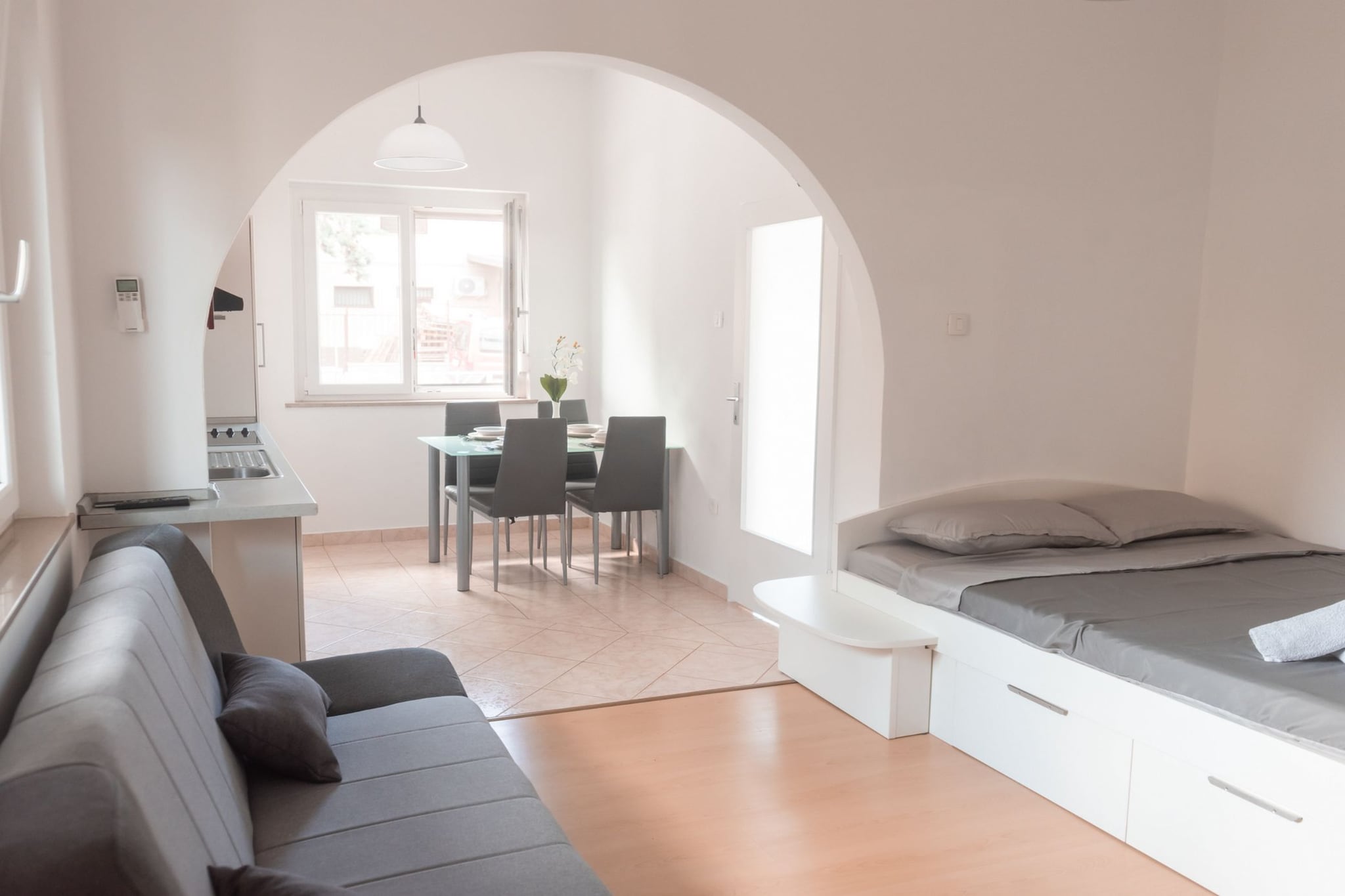 Sleek and Stylish Apartment with Terrace - Studio Apartment with Terrace