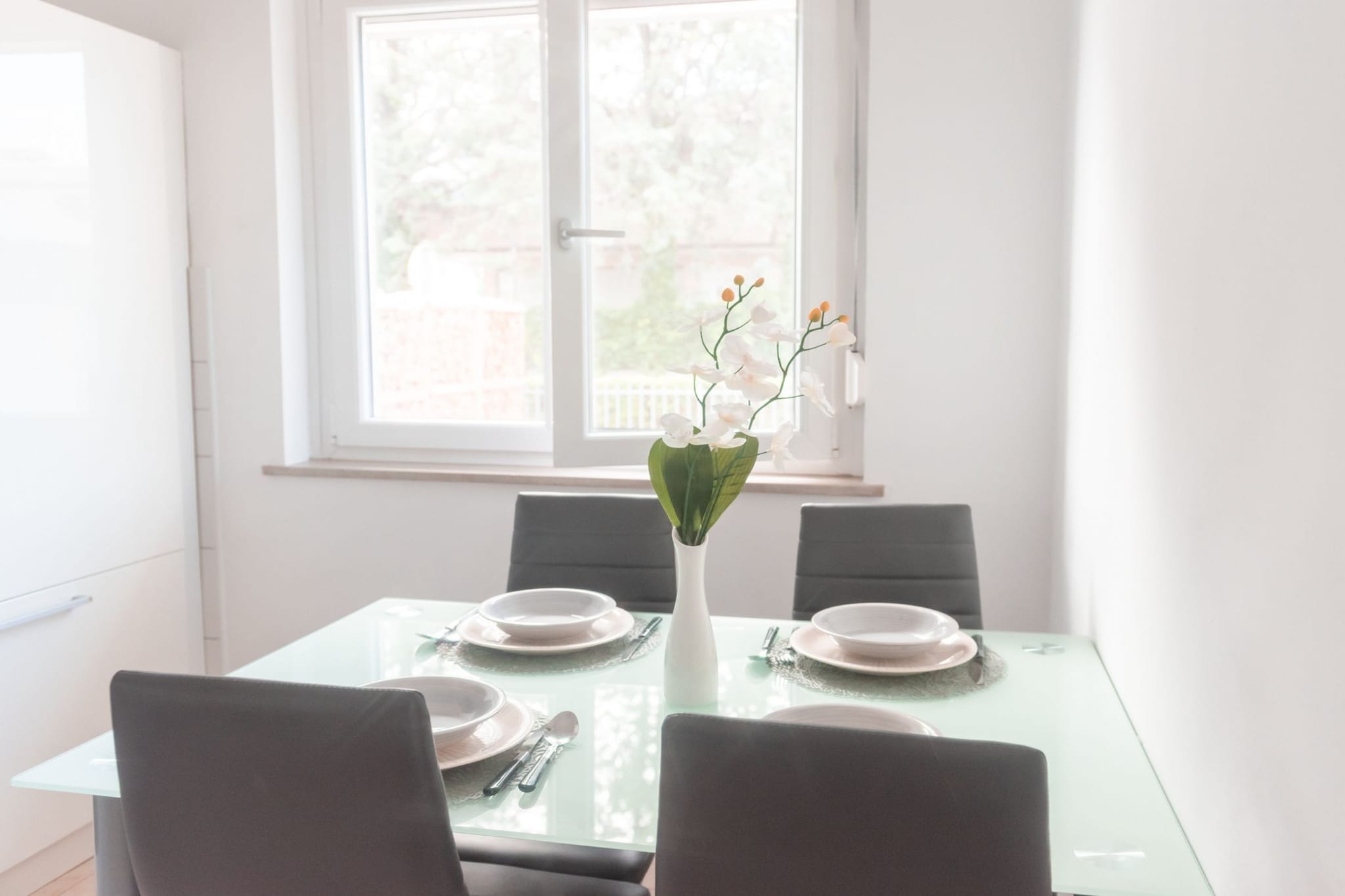 Sleek and Stylish Apartment with Terrace - Studio Apartment with Terrace-Eetkamer