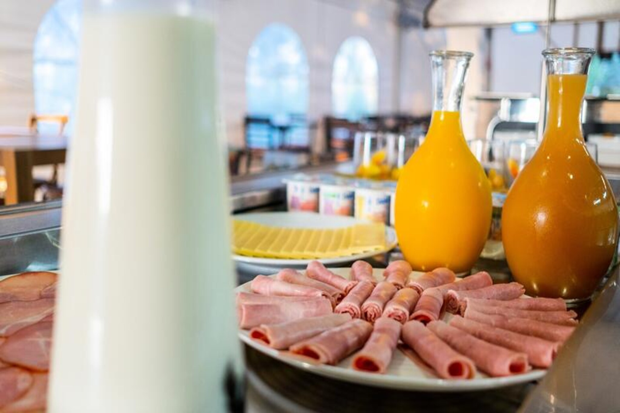 One hour from Nantes and Angers, the Résidence Les Hameaux des Epesses, 2 km from the Puy du Fou Park, awaits you for a fun weekend in the Vendée countryside, with beautiful walks and a visit to the favorite park of French !



The rooms and maisonettes are elegant and have a private terrace.&nbsp;A buffet breakfast is served each morning (to be reserved the day before before 7 p.m.).

In terms of entertainment: loan of board games at the reception and playground so that your little ones have fun!



The bocage of the Vendée department is ideal for beautiful walks on foot or by bike. Just two kilometers away awaits you Le Puy du Fou, a themed leisure park on the Vendée and the History of France. Don't miss the Cinéscenie, this nighttime show retracing the history of the department. The oriental park of Maulévrier, which is the largest Japanese garden in Europe, is a must for your visit.
2-room maisonette for 6 people. Small terrace.

Living room with convertible sofa bed for 2 people.

Equipped kitchen.

Bedroom with double bed or bunk beds.

Shower room and WC.



Please note: recommended accommodation for 4 adults and 2 children.
Pets allowed - €10/pet/day €45/week
Deposit (additional) - 300
Final cleaning package - between 40&euro; and 50&euro; according to housing typology
Baby Kit - baby cot and high chair available for loan, upon reservation and subject to availability
Bed linen - extra: 11&euro; / bed / change - included for stays of 1 to 6 nights
Bathroom linen - extra: 10&euro; / person / change - included for stays of 1 to 6 nights
Parking - free exterior
Breakfast - 10€/person, 7€/(-10 years old) - unlimited sweet/savoury buffet 8am-10am
Tourist tax (additional charge) - to be paid on site according to the current rate
Television - included
