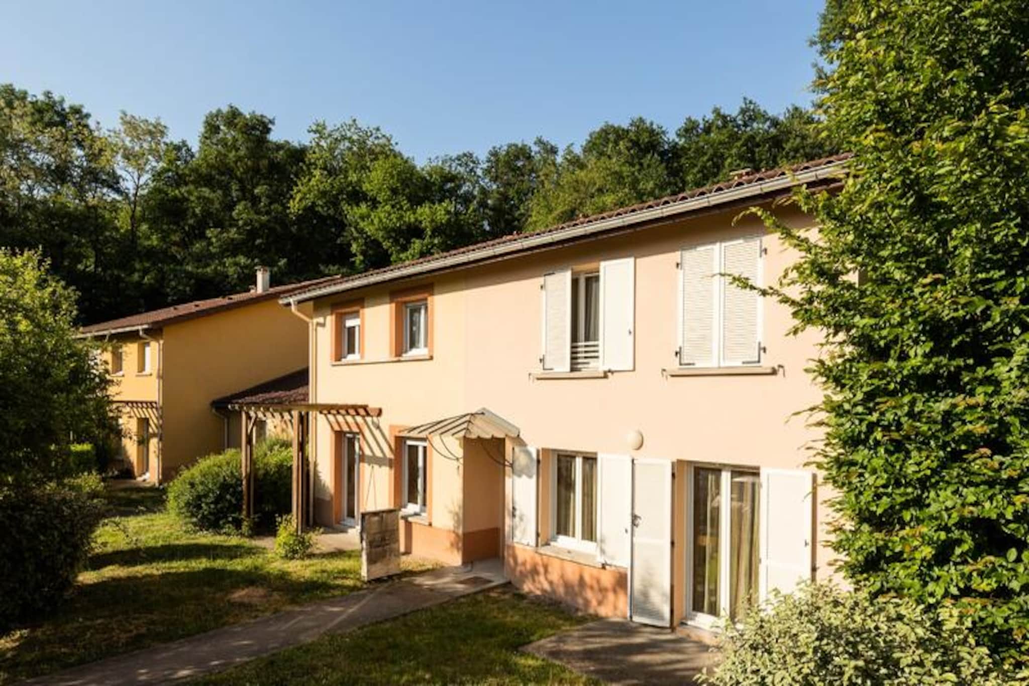 Apartment near Lyon with Pool Access