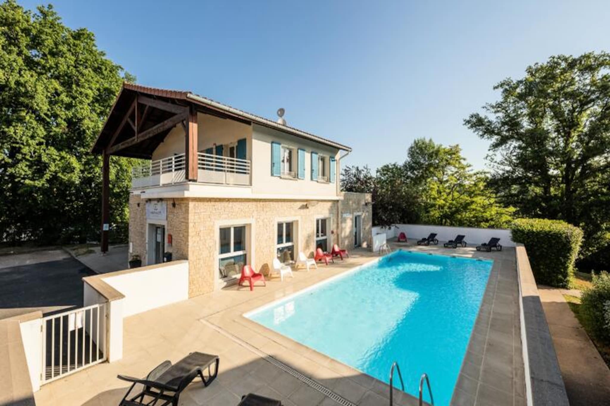 Apartment in Lyon with Pool Access