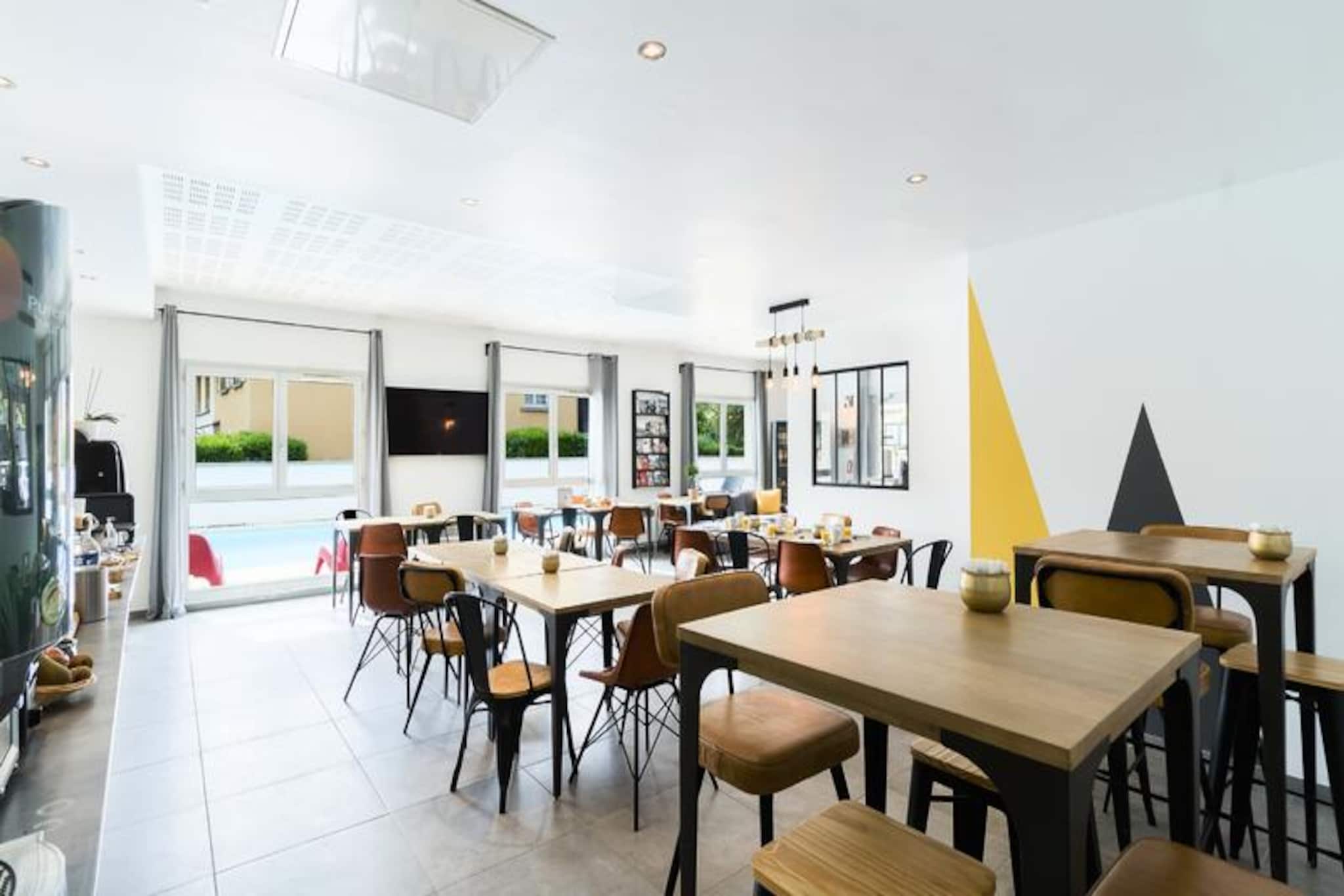 Apartment in Lyon with Pool Access