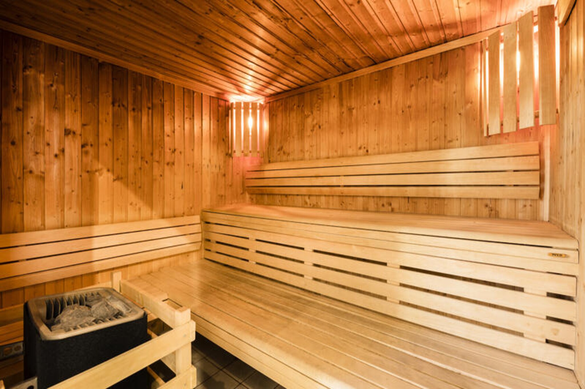 2 Room House 4 People