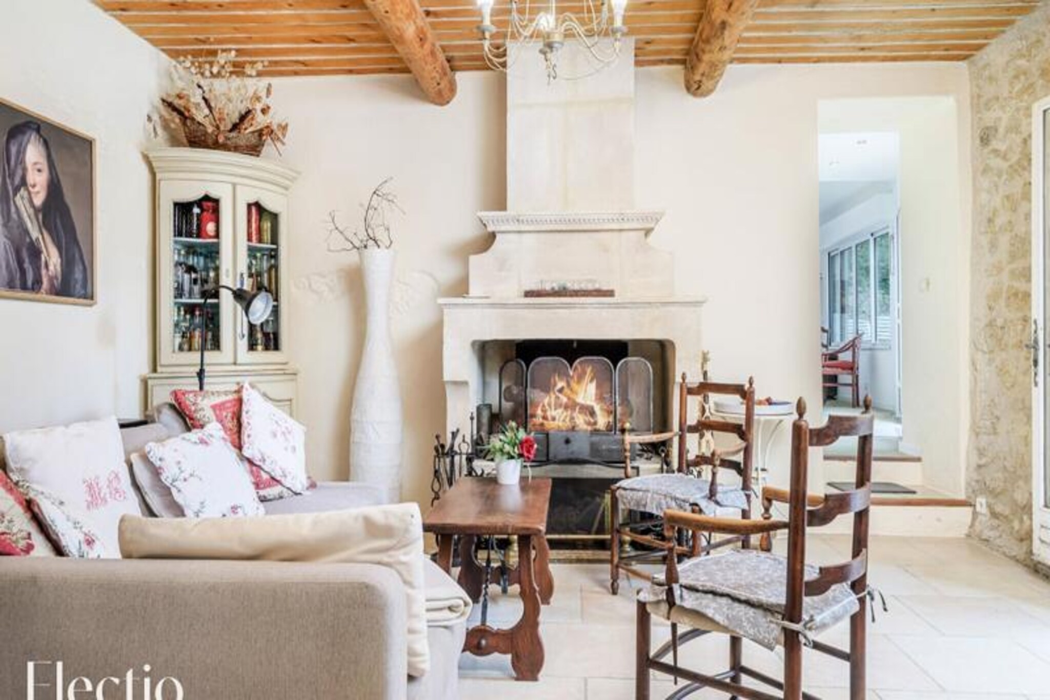 Immerse yourself in the authentic charm of Mas du Rocher, designed to accommodate 4 to 10 people. 9 people. Nestled in the heart of the Luberon, it is the ideal place for a getaway surrounded by nature. This 150 m² accommodation, with bright lounges and fireplace, promises you a peaceful and relaxing stay. Take advantage of the swimming pool, terraces, a pétanque court and an equipped kitchen for convivial moments.
Array
Discover the many attractions of Mas du Rocher and its surrounding region. Access to the farmhouse is via a dirt road and you can park 2 to 100 meters away. 3 cars on the property. Once installed, you will be nestled in the garden. in the heart of a picturesque landscape, surrounded by of Provencal trees and shrubs.
🍽️ À Inside, a bright living room adjoins the fully equipped kitchen, ideal for preparing delicious meals. There you will find a ceramic hob and another one. induction, an oven, an oven microwave, and a refrigerator with ice dispenser. A large dining table eating welcomes until’à 9 guests, perfect for moments with family or friends.
🛋️ A second, more intimate lounge awaits you. Equipped with With a sofa, you can enjoy the fireplace as well as the wood stove. wood for warm moments. For your moments of relaxation, a television and a selection of DVDs are available. arrangement. Right away Next door, an open office is ideal for working or checking emails.
🛏️À Upstairs, you will find four bedrooms offering comfort and privacy. The master bedroom, made of stone, is a real gem, with a desk and a private bathroom. It also has a private terrace, the ideal place to relax with a drink after a day's getaway. Under the roof, a bright and spacious bedroom also has its own shower room. Finally, the bedroom located against a rock wall, has a small office and shares the bathroom with a second bedroom which itself has an independent entrance and an office .
☀️ À Outside, the Mas du Rocher is designed to allow you to fully enjoy the beauty of its surroundings. natural beauty of the Luberon. The terraces are ideal for enjoying a coffee. in the morning or a glass of wine in the evening. Around the swimming pool, deckchairs invite you to relax. sunbathe or relax after a swim. Just above, you will find a pétanque court where you can play. The biggest debates are about throwing technique!
Located In the heart of nature, the farmhouse offers a peaceful atmosphere, although you may encounter natural scents and a light surrounding dust.
The Luberon is famous for its picturesque villages and preserved nature. Departing from Mas du Rocher, at Puget, you can explore the most beautiful landscapes of the region. Hikes, walks in the countryside cycling, or canoeing on the Sorgue and the Durance, every day will be a new discovery in the heart of Provence.
The accommodation is ideally located in the heart of the city. &àgrave; Puget, à; only 2 km from the village center. À about 20-25 minutes away walk or 4 minutes by car, you can reach this striking village nestled in the heart of the city. at the foot of the Luberon. Puget seduces with its exceptional natural setting. This authentic Provencal village, surrounded by of hills and preserved landscapes, offers an ideal escape for lovers of nature and tranquility. Stroll through its typical streets, admire the traditional stone houses, and let yourself be charmed by the peaceful atmosphere that reigns in these places.
For your comfort, we put at your disposal You will have the necessary sheets and towels at your disposal. Each bed is prepared for two people by default. If you prefer a separate bed? for each person, please inform us immediately. You can book in advance by reserving the “separate bed” paid option, subject to availability.
To start your stay off right, we also offer you some welcome products: coffee pods; Nespresso (Original range), tea bags, shower gel, shampoo, as well as kitchen essentials.
A travel cot and a high chair can be provided upon prior request via the check-in form.
♻️ The villa's environmental commitment is reinforced. through the use of energy-saving technologies, including reinforced insulation, which ensure optimal comfort while limiting energy consumption. We also limit the use of plastics to single use to reduce our environmental impact. To facilitate selective sorting during your stay, colored bins are provided. arrangement.
For more information on accommodation “ Mas du Rocher | Electio », as well as to discover other available properties, visit our Electio Conciergerie website.
In order to best prepare your stay, we invite you to Complete an online check-in form before your arrival. This form collects your contact details, the number of travelers, the number of beds desired, your comments, the expected time of arrival and the information necessary for invoicing and the police form for foreign travelers.
A few days before your arrival, you will have access to our Guest App, which centralizes all the information about your stay. This application makes your arrival and departure easier, and allows you to access your airport. suggestions for places to visit discover to improve your experience.
You will quickly feel at home in our neat and clean accommodation. We stay at at your disposal throughout your stay. In return, we ask you to respect the accommodation and the neighborhood. Any breach, such as damage or non-compliance with the rules, will result in additional charges.
➡️ Our visitors particularly highlight the absolute calm and serenity of this place. who reign at Mas du Rocher, often described as a true “haven of peace”. The house, spacious and carefully decorated in the purest Provencal style, impresses with the quality of its furniture. impeccable in its services and cleanliness. places. The swimming pool, at out of sight, is a real asset for moments of relaxation in complete privacy. Various practical services, such as air conditioning and a fully equipped kitchen, complete the experience. Whether you come with family, friends or as a couple, this exceptional setting invites you to enjoy your stay. discover the Luberon while enjoying a warm and personalized welcome.
Deposit (in euros) - 500