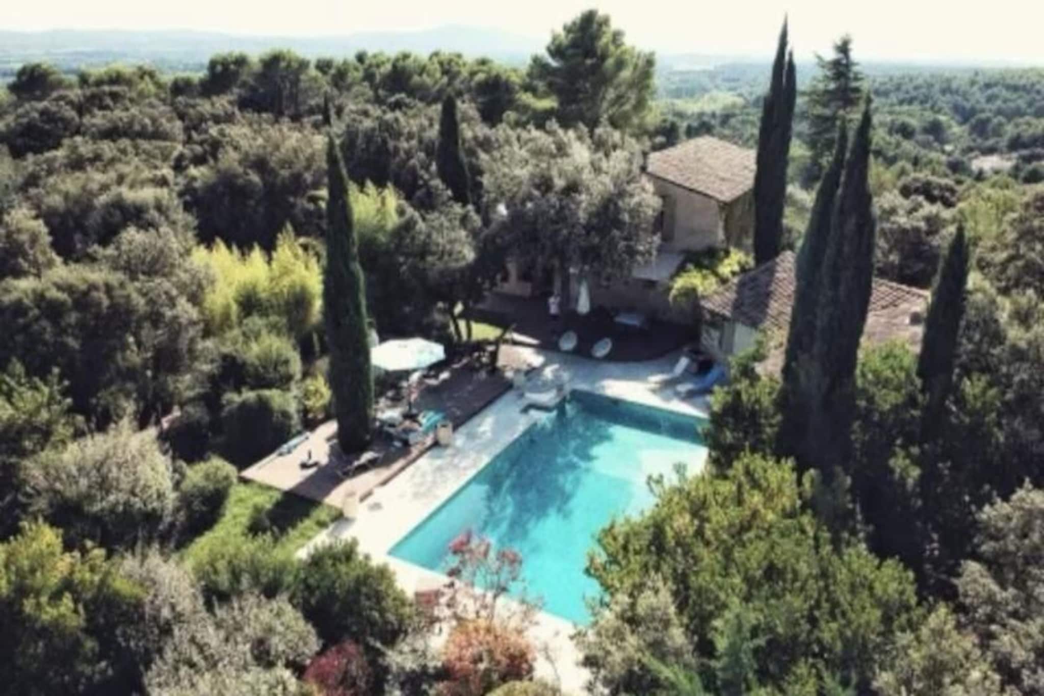 Houses & Villas for 10 People
