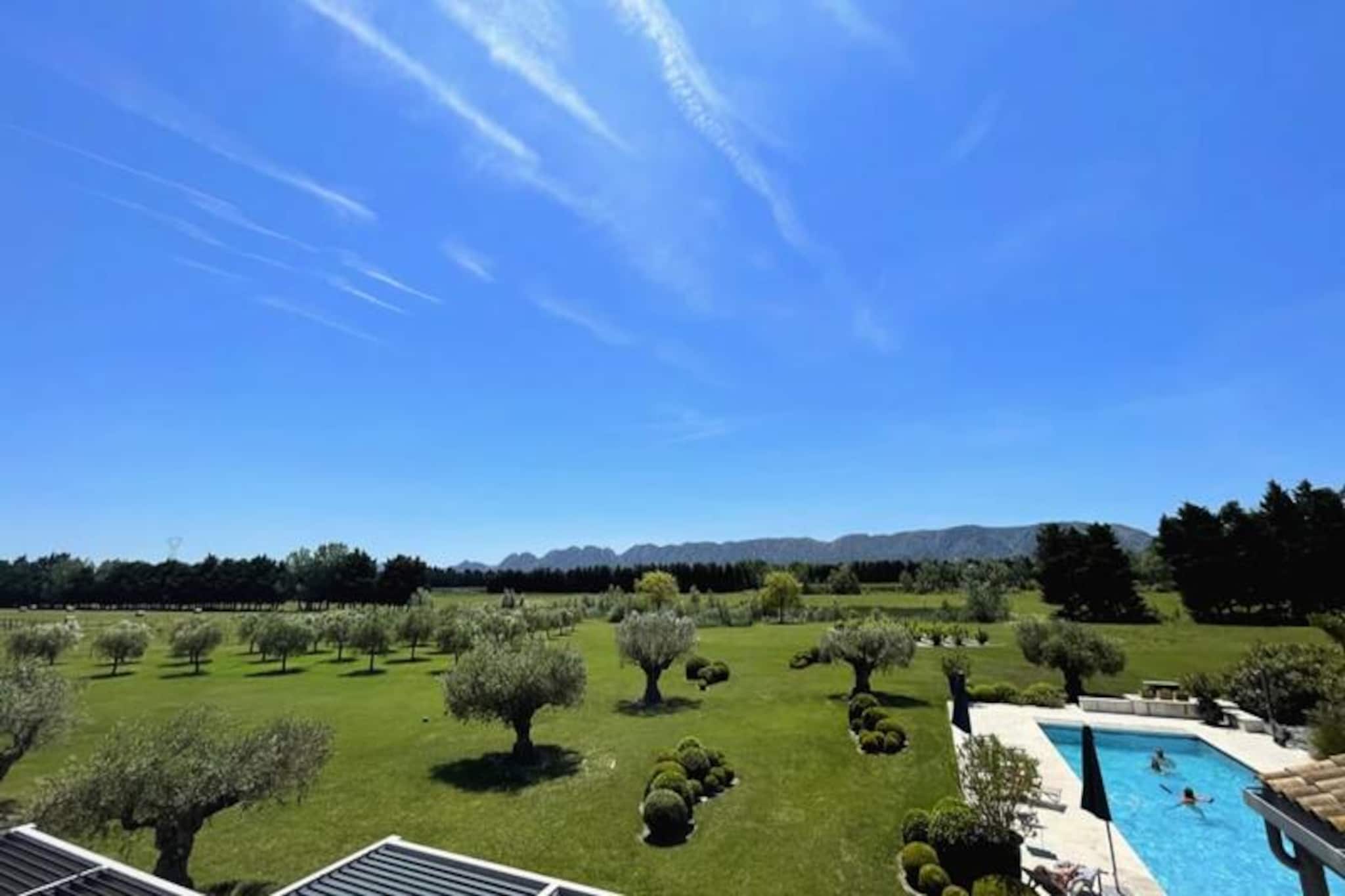 Houses & Villas for 14 People