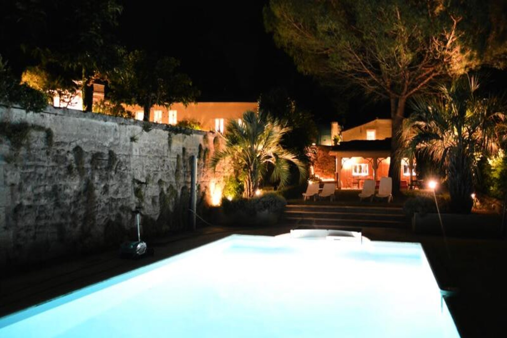Houses & Villas for 16 People