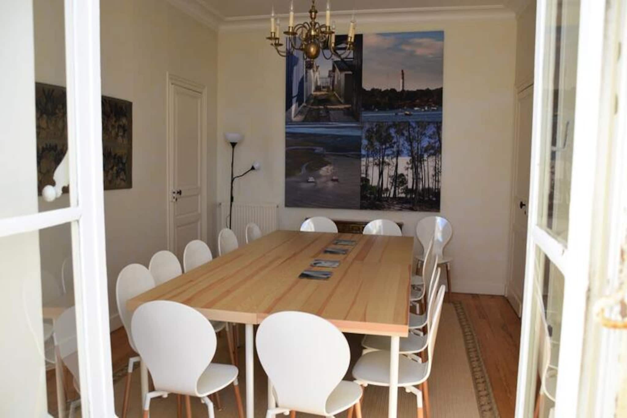 Château La Tuilière: Villa Avec Piscine Au Milieu De Son Vignoble-Image-tags.