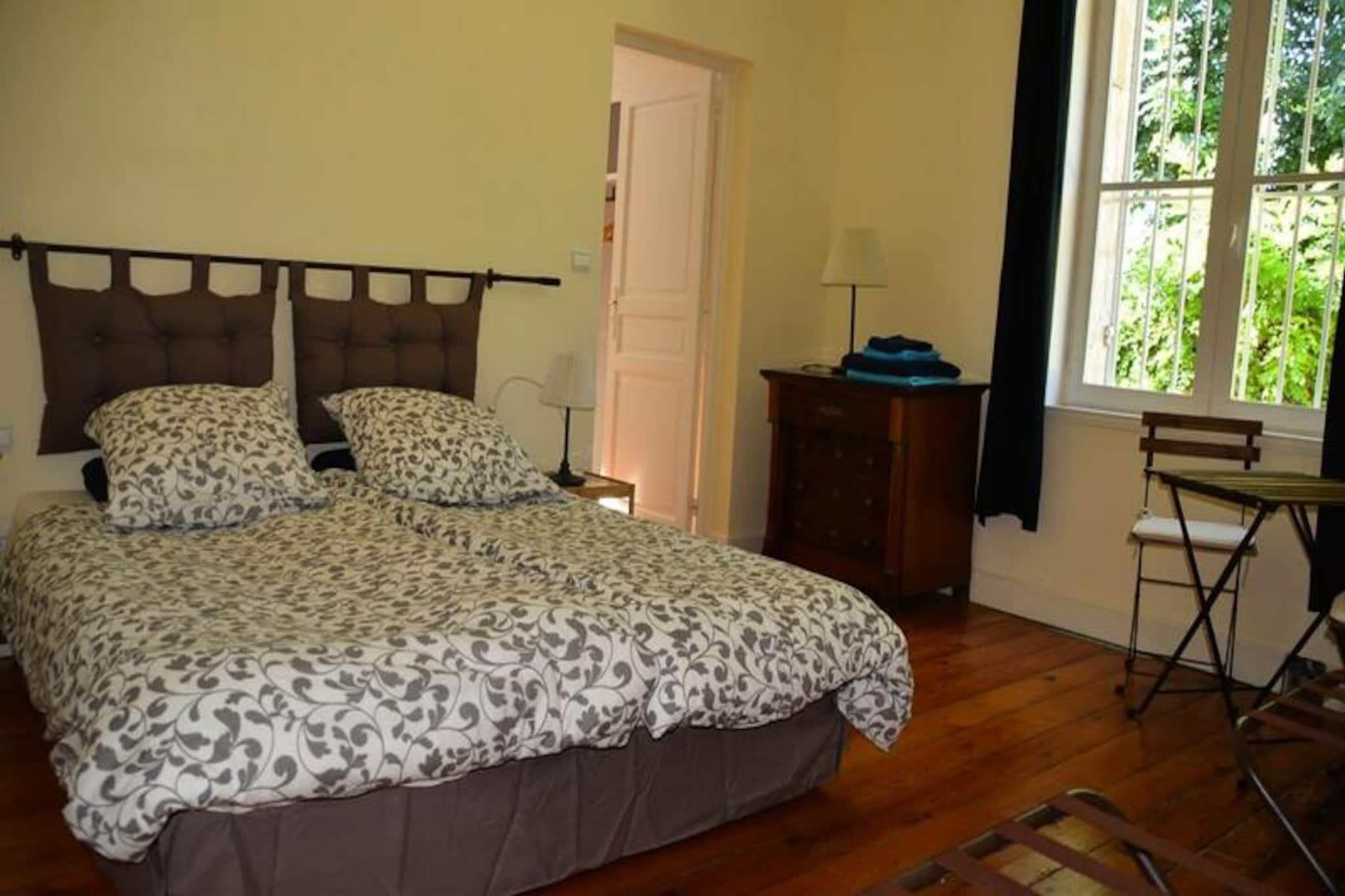 Château La Tuilière: Villa Avec Piscine Au Milieu De Son Vignoble-Image-tags.