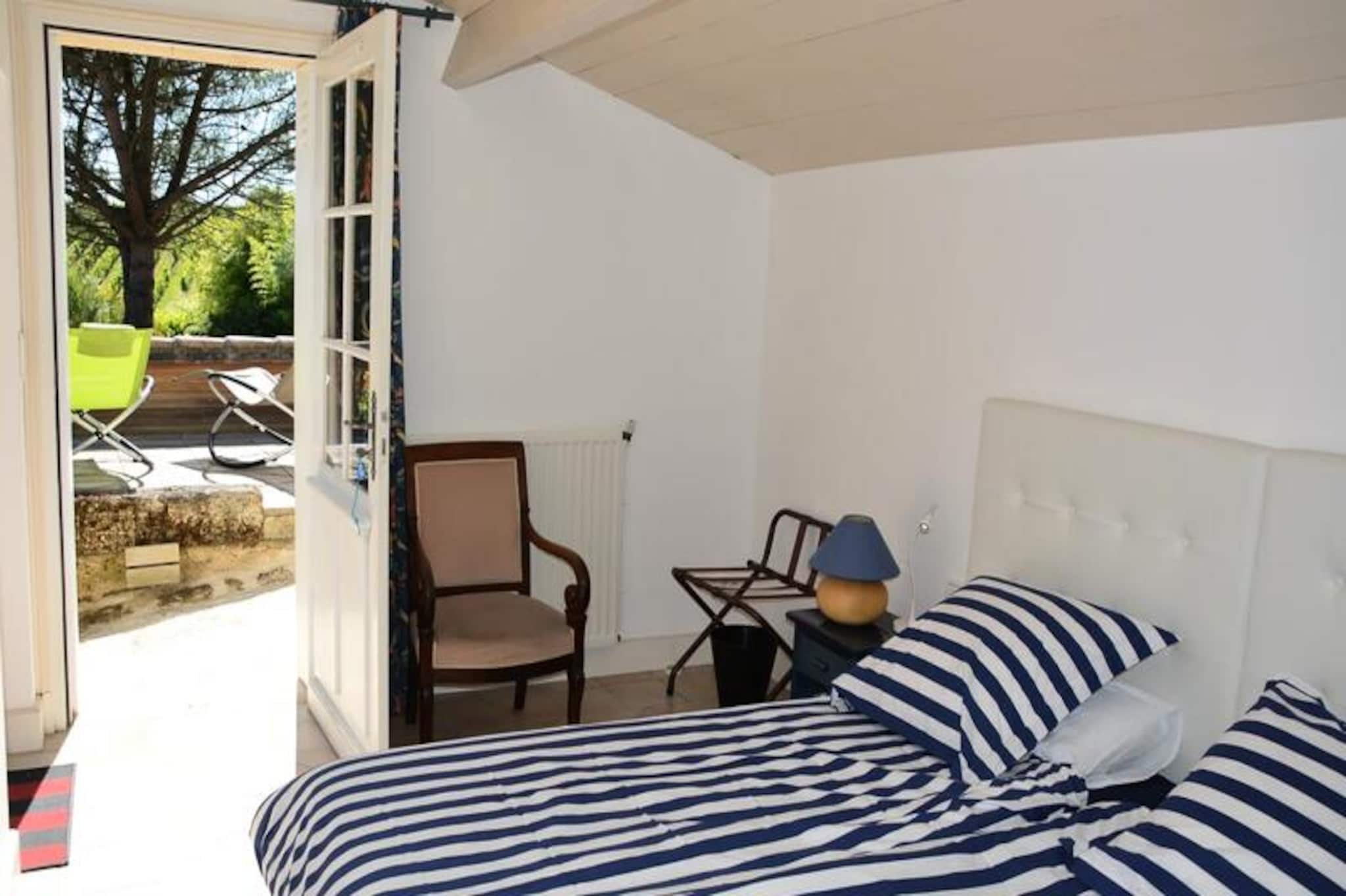 Château La Tuilière: Villa Avec Piscine Au Milieu De Son Vignoble-Image-tags.