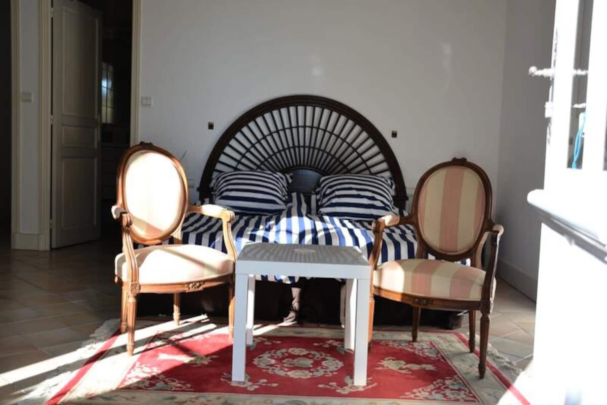 Château La Tuilière: Villa Avec Piscine Au Milieu De Son Vignoble-Image-tags.