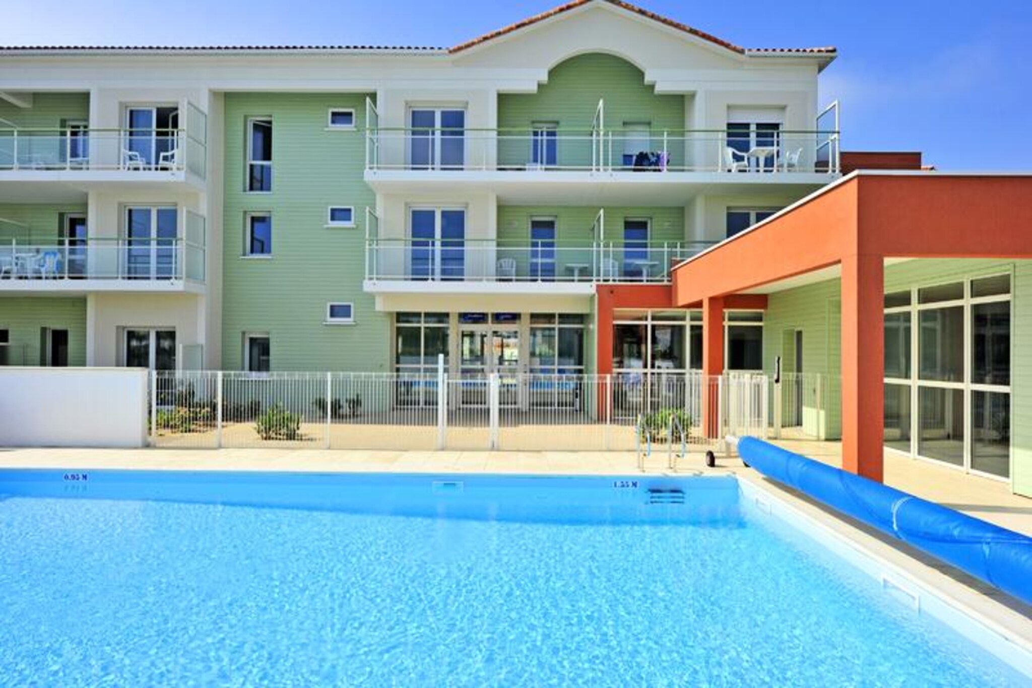 3 Room House 6 People