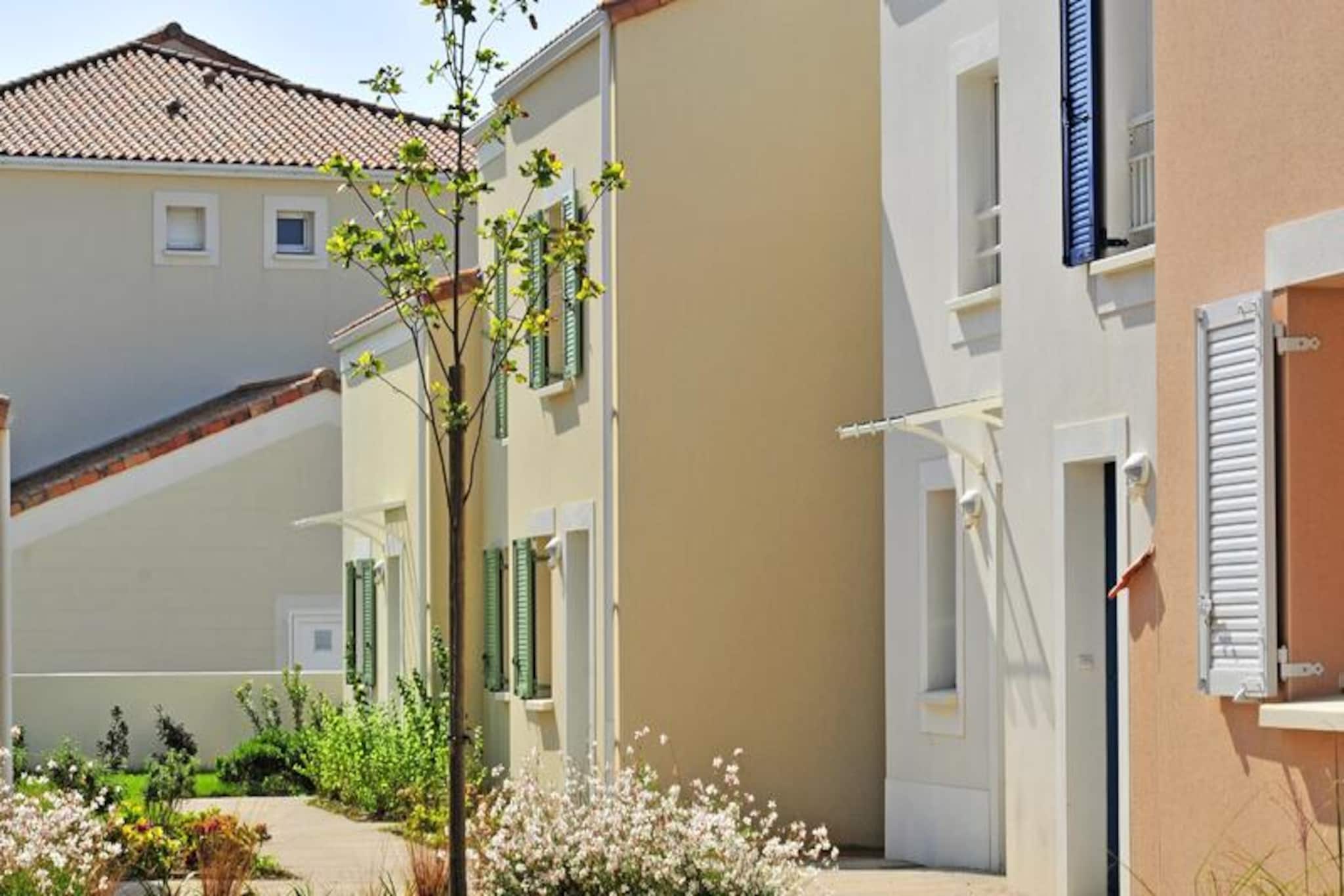 4 Room House 8 People