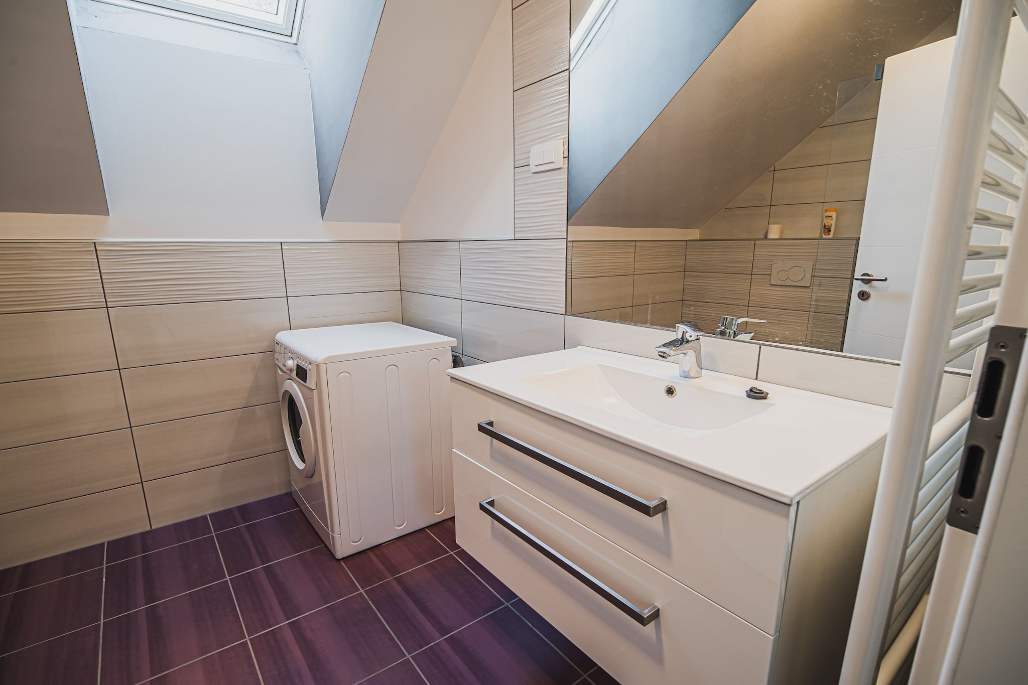 Idyllic and Charming Apartments with Terrace - Classic Two Bedroom Apartment with terrace (owner Daisy)-Bathroom