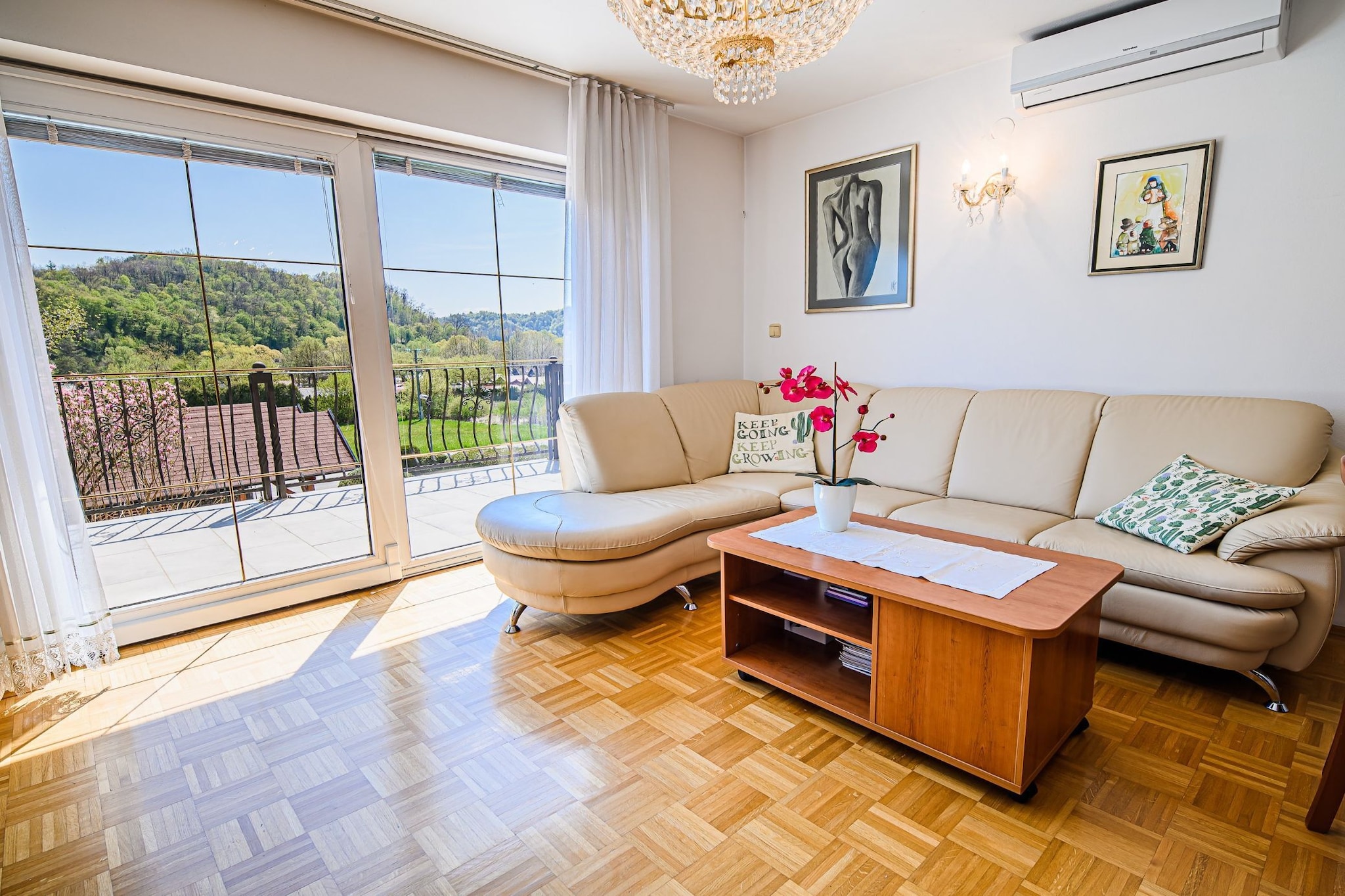 Sunny and Spacious Apartments with Terrace near Water Park - One Bedroom Apartment with Terrace-Woonkamer
