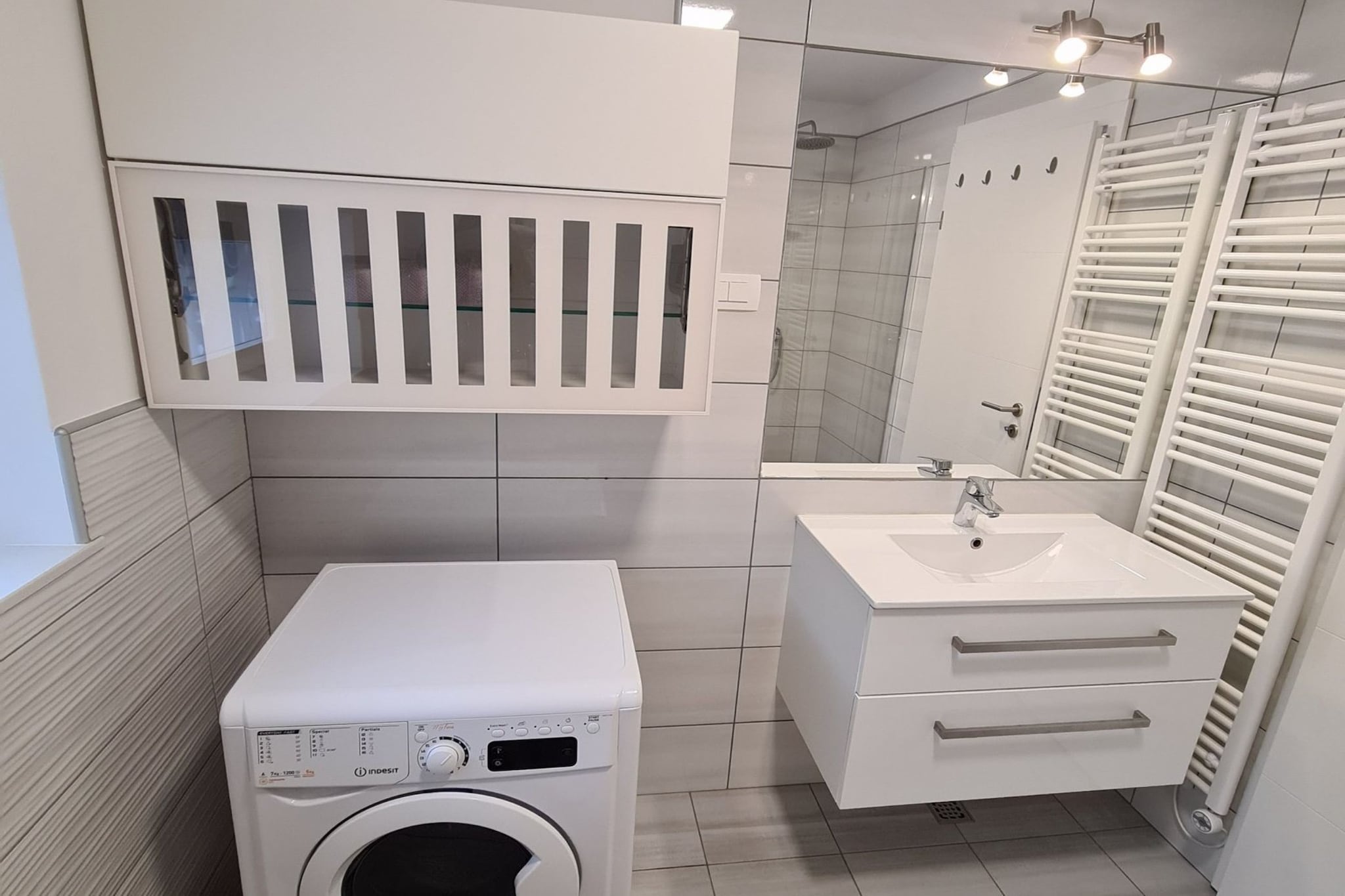Idyllic and Charming Apartments with Terrace - Standard Two Bedroom Apartment with terrace (owner Violets)-Bathroom